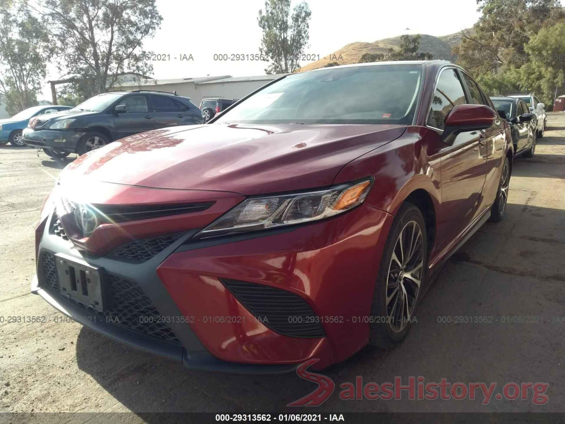 4T1B11HK1JU638300 2018 TOYOTA CAMRY