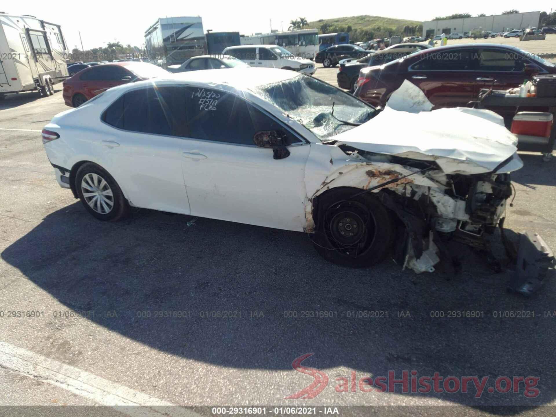 4T1B11HK6JU565117 2018 TOYOTA CAMRY