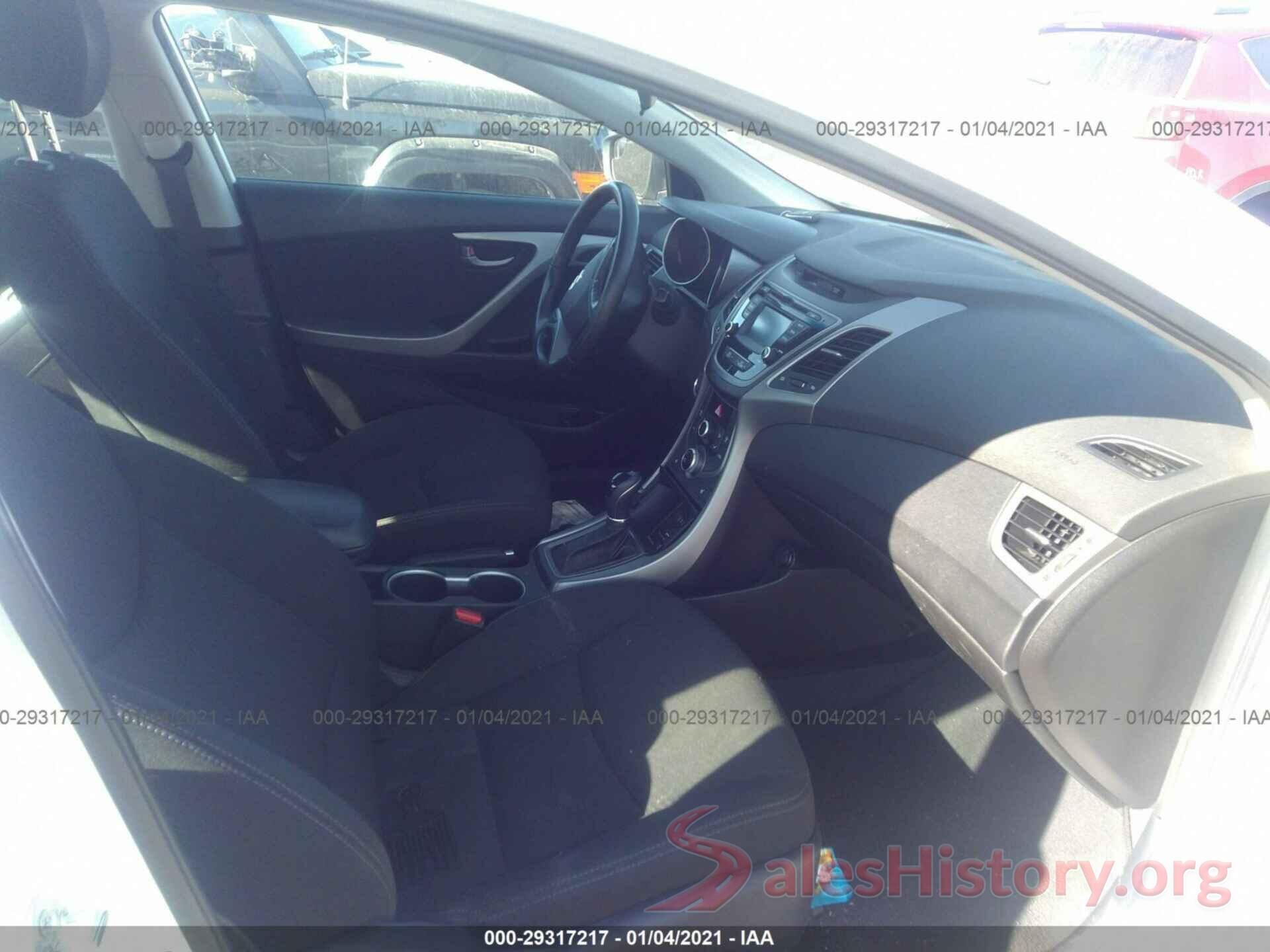 5NPDH4AE8GH680979 2016 HYUNDAI ELANTRA