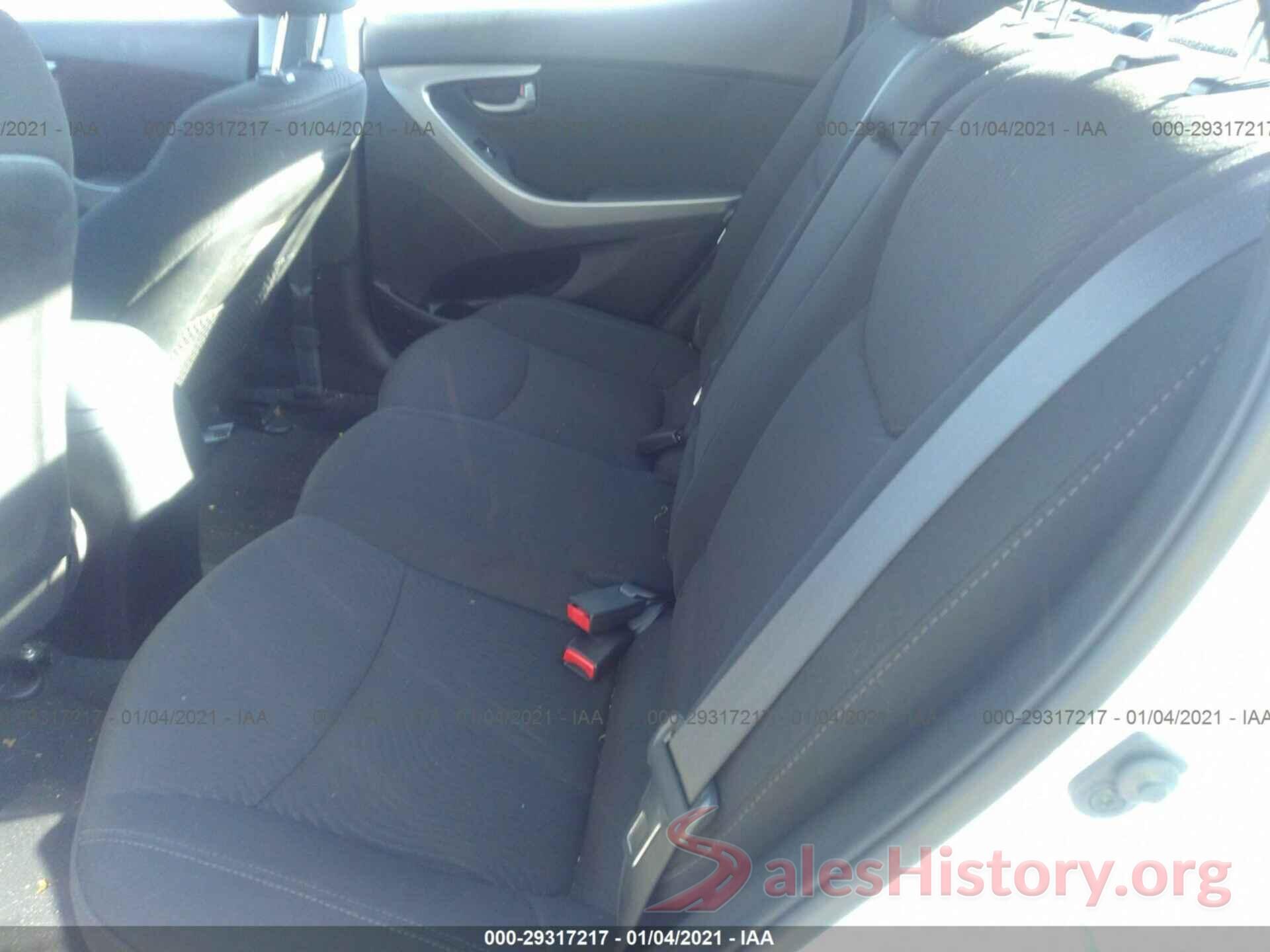 5NPDH4AE8GH680979 2016 HYUNDAI ELANTRA