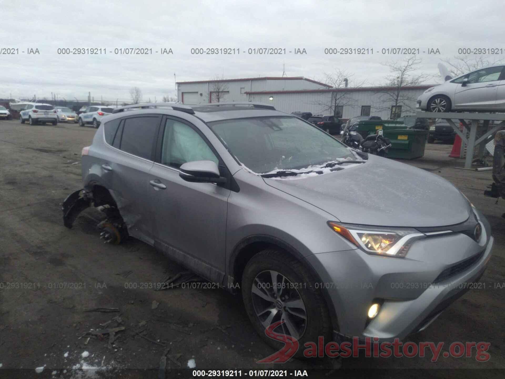 2T3RFREV9JW807015 2018 TOYOTA RAV4