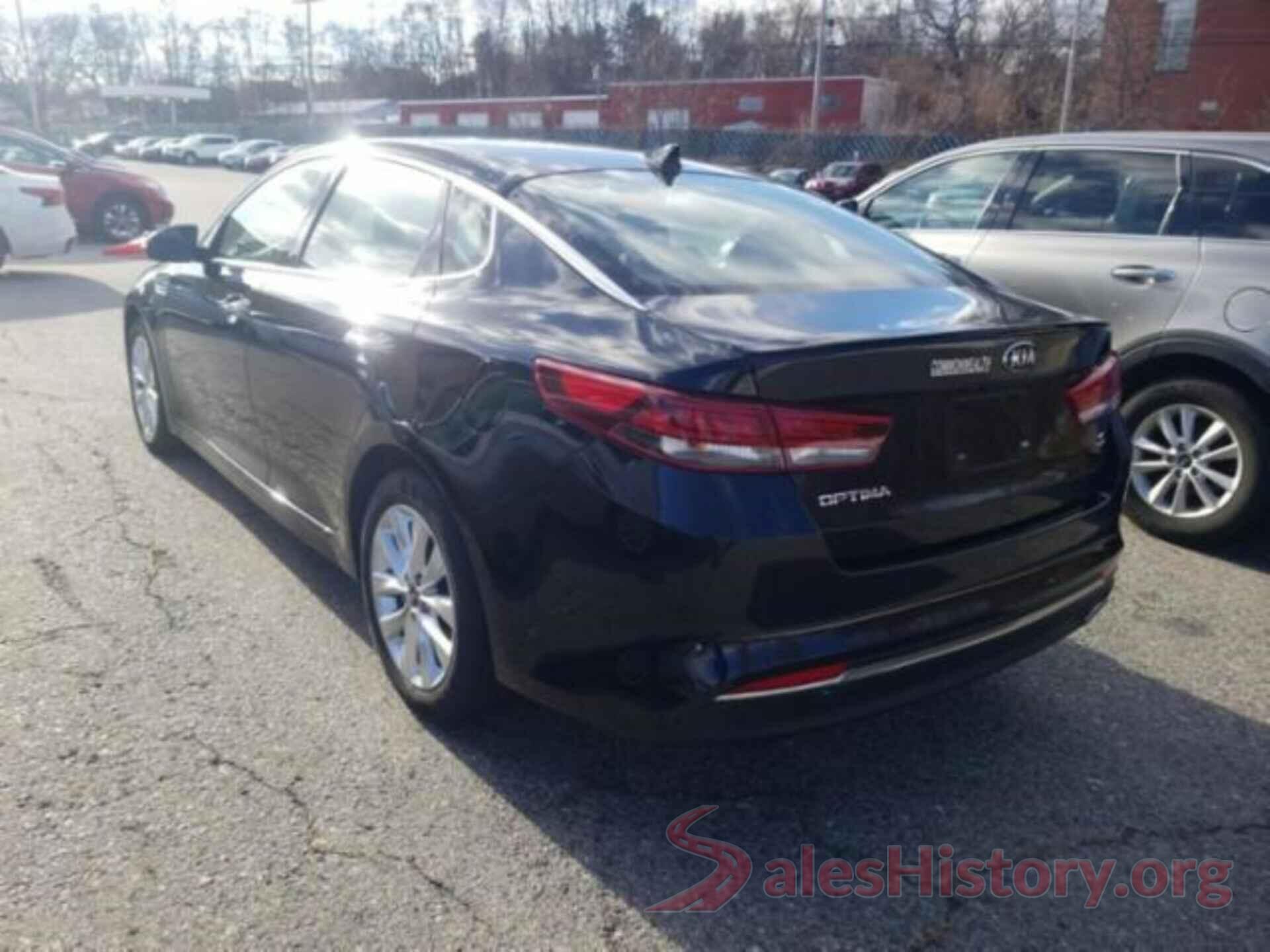 5XXGT4L30JG220211 2018 KIA OPTIMA