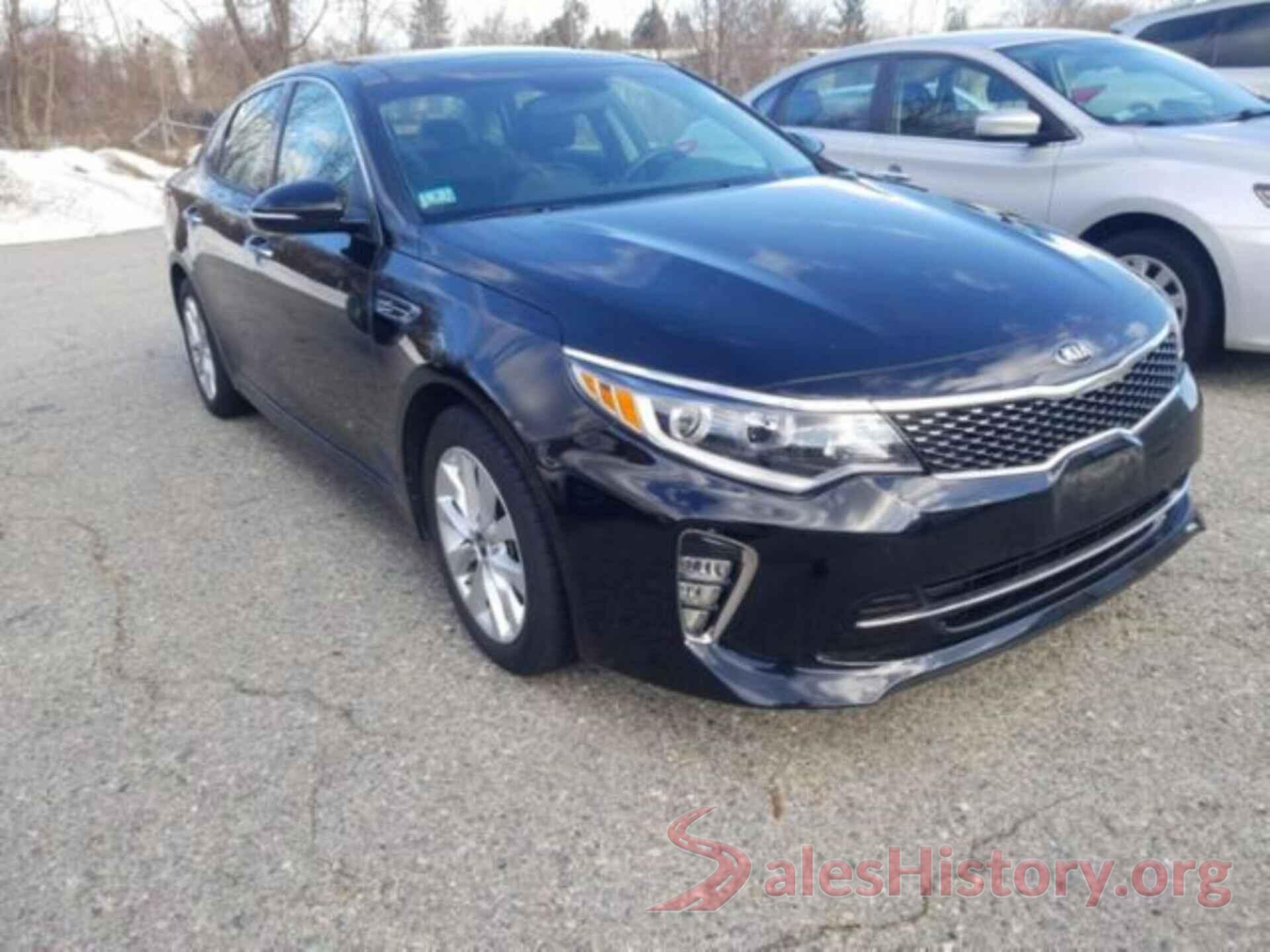 5XXGT4L30JG220211 2018 KIA OPTIMA