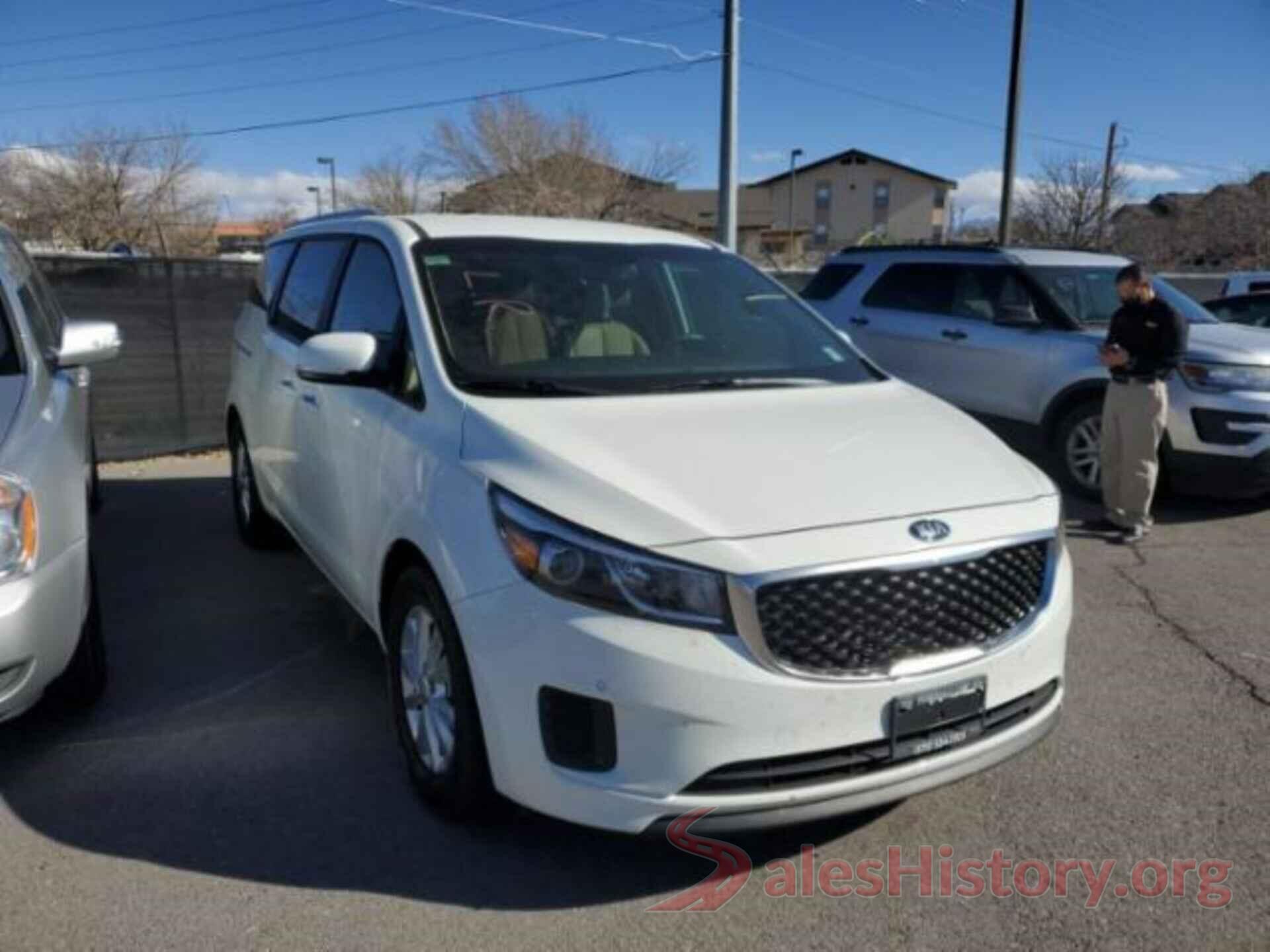 KNDMB5C18H6320236 2017 KIA SEDONA