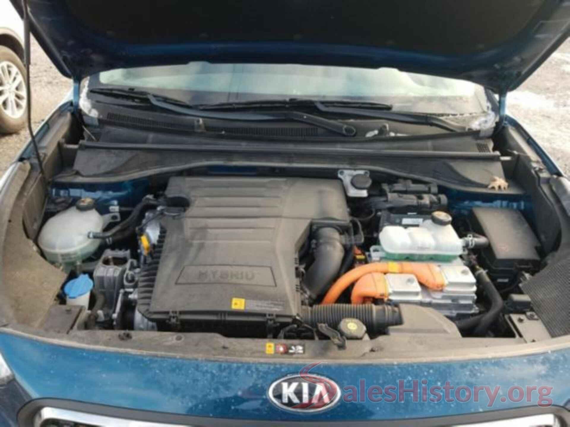 KNDCB3LC6J5146888 2018 KIA NIRO