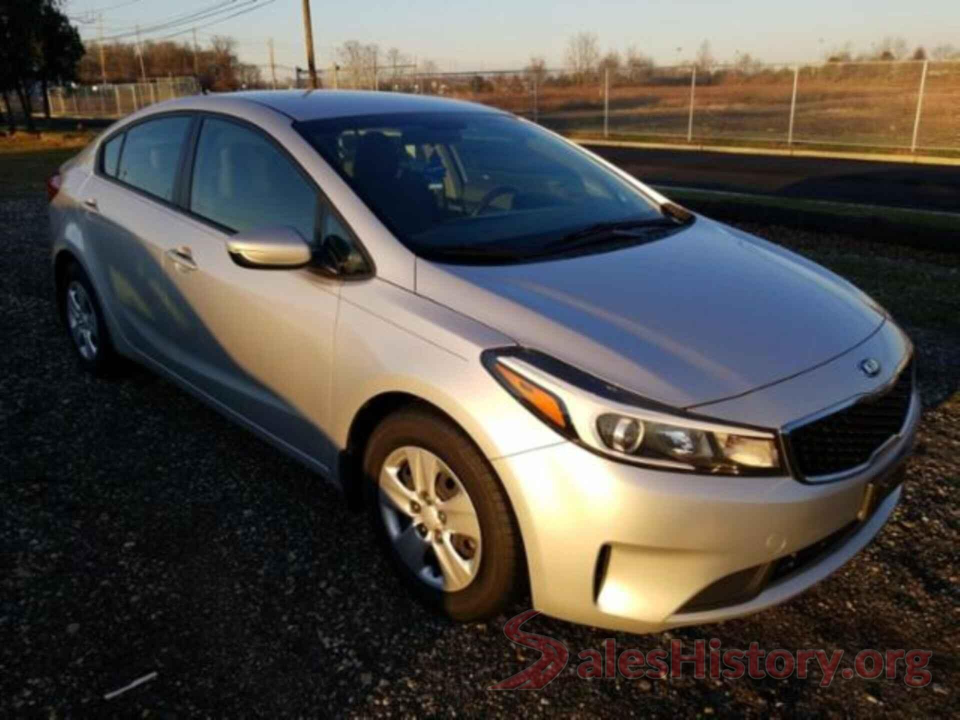 3KPFK4A78HE032348 2017 KIA FORTE