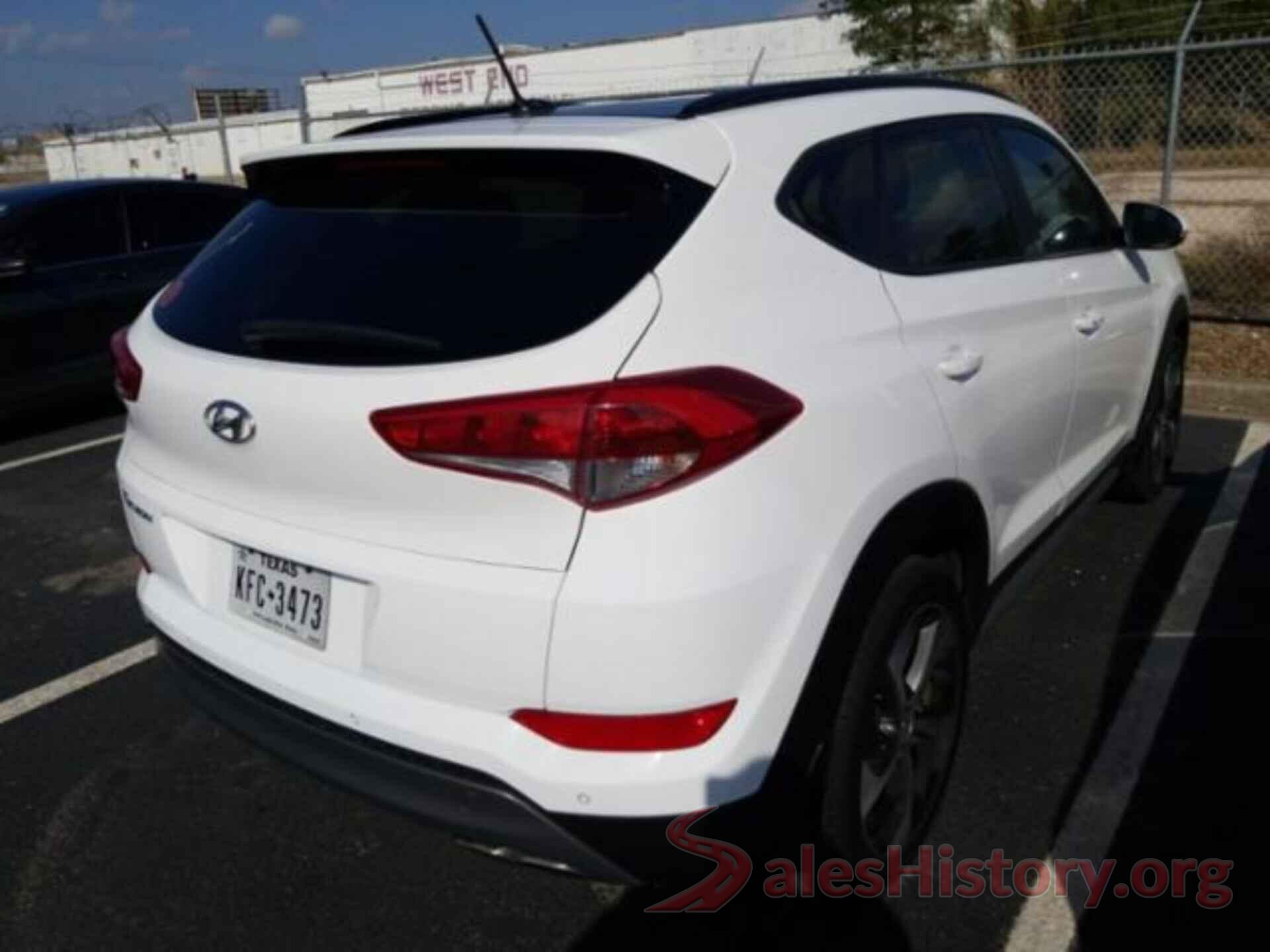 KM8J33A2XHU577552 2017 HYUNDAI TUCSON