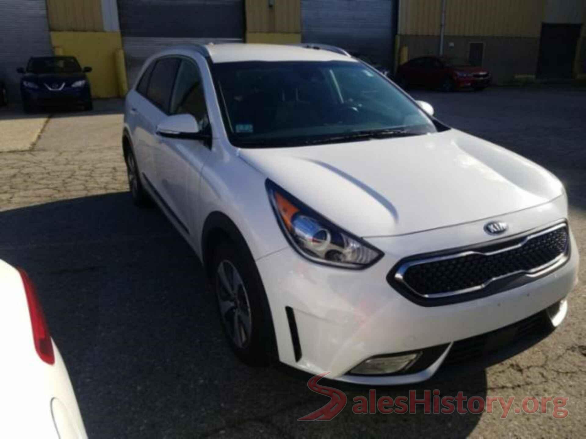 KNDCC3LC7J5109975 2018 KIA NIRO