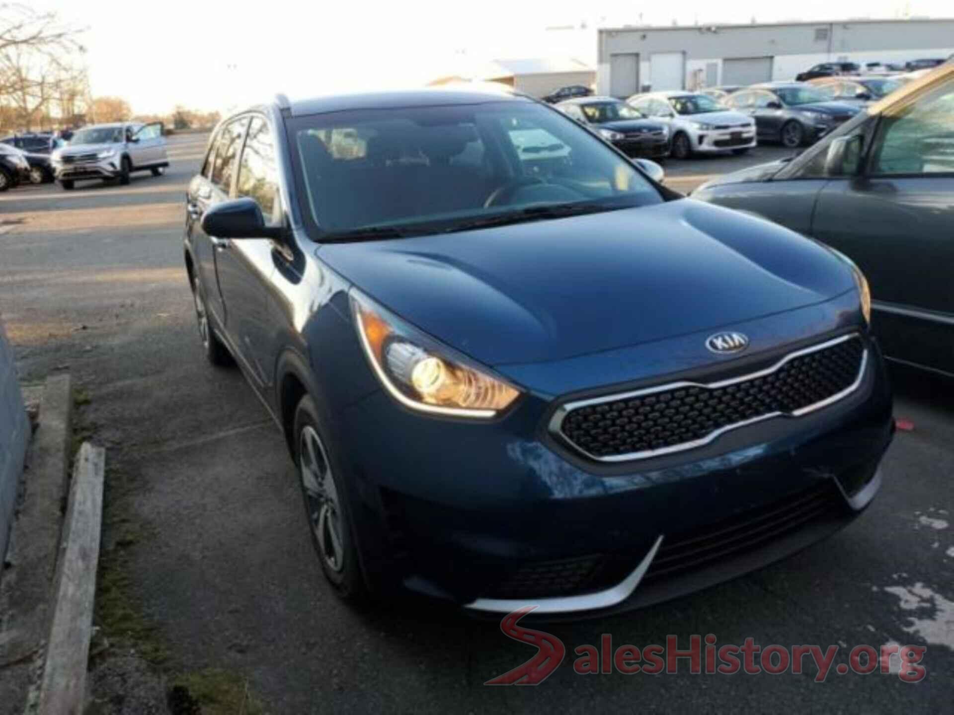 KNDCB3LC4J5111492 2018 KIA NIRO