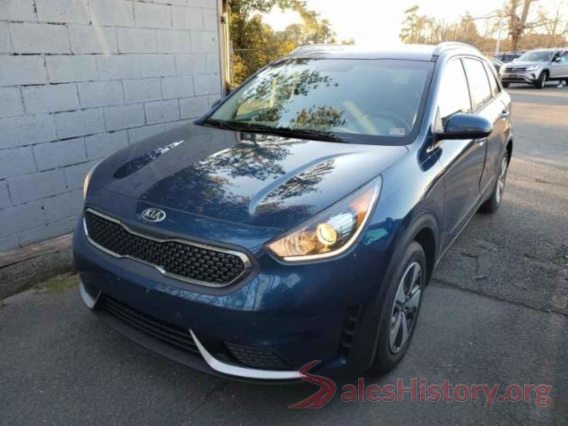 KNDCB3LC4J5111492 2018 KIA NIRO