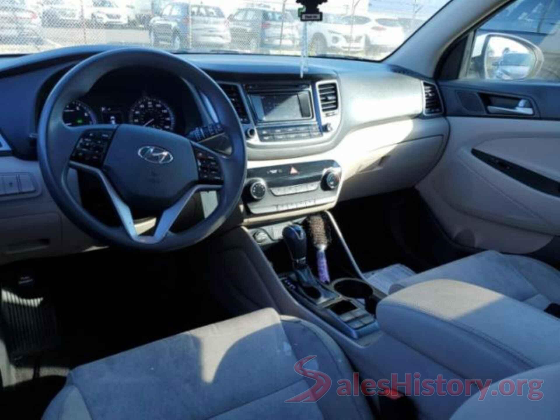 KM8J3CA45HU569800 2017 HYUNDAI TUCSON