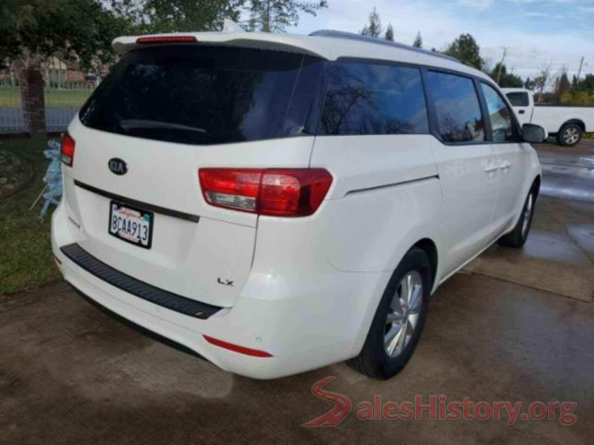 KNDMB5C17J6368302 2018 KIA SEDONA