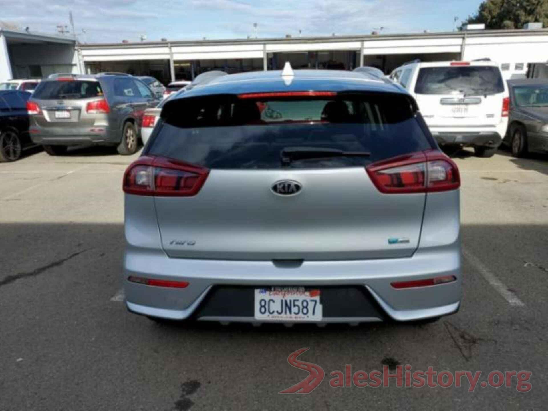 KNDCB3LC8J5126674 2018 KIA NIRO