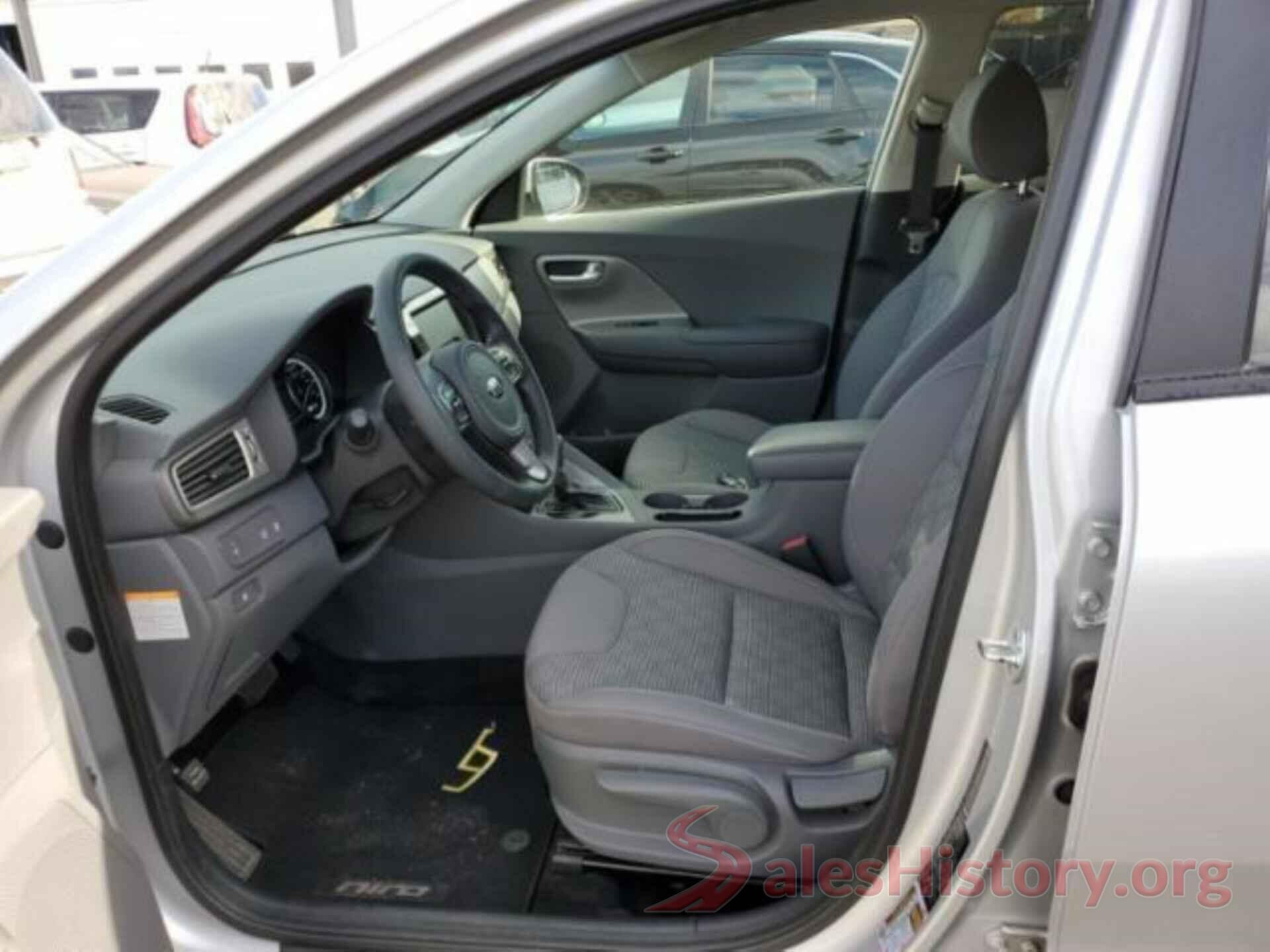 KNDCB3LC8J5126674 2018 KIA NIRO