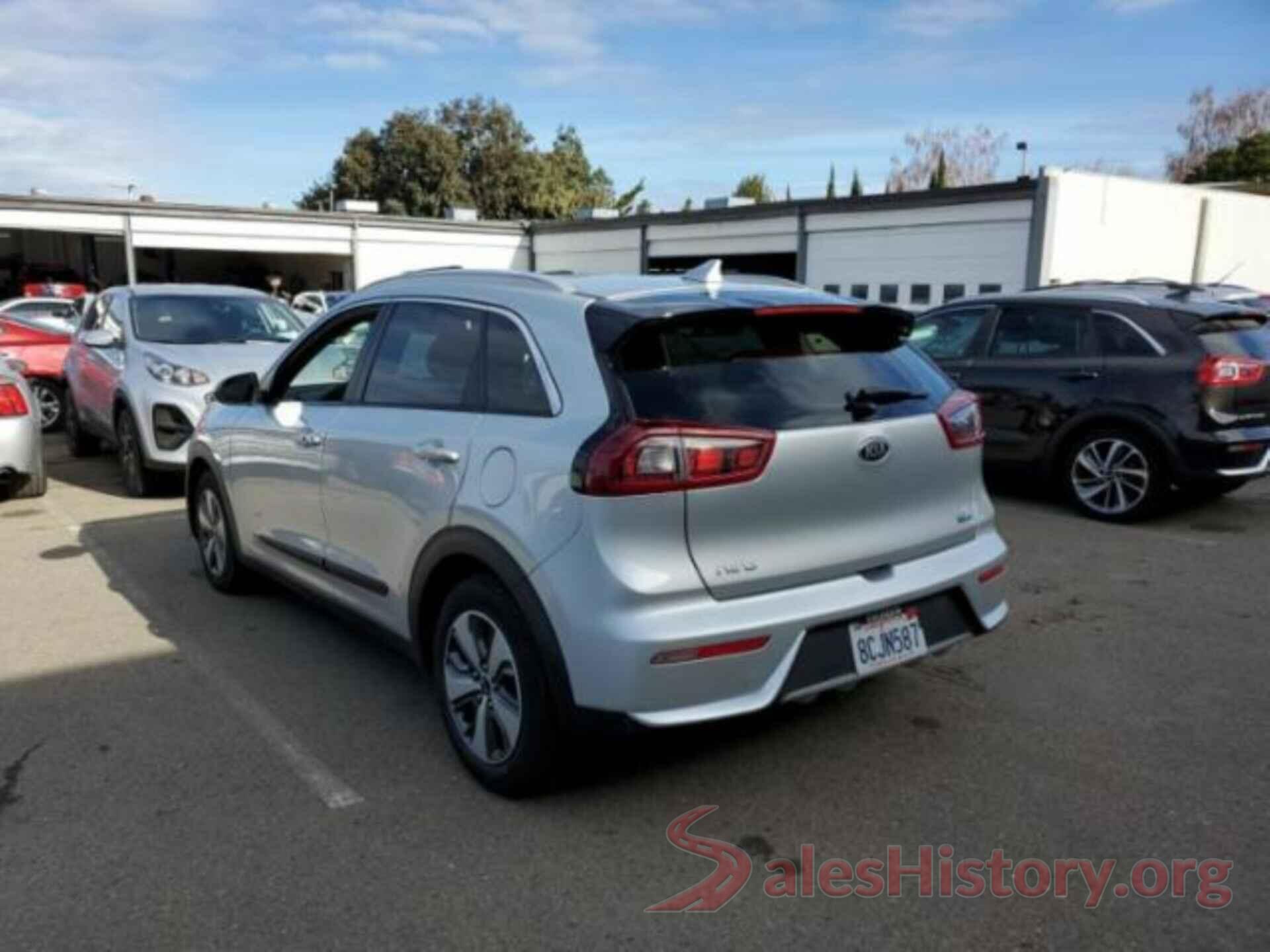 KNDCB3LC8J5126674 2018 KIA NIRO