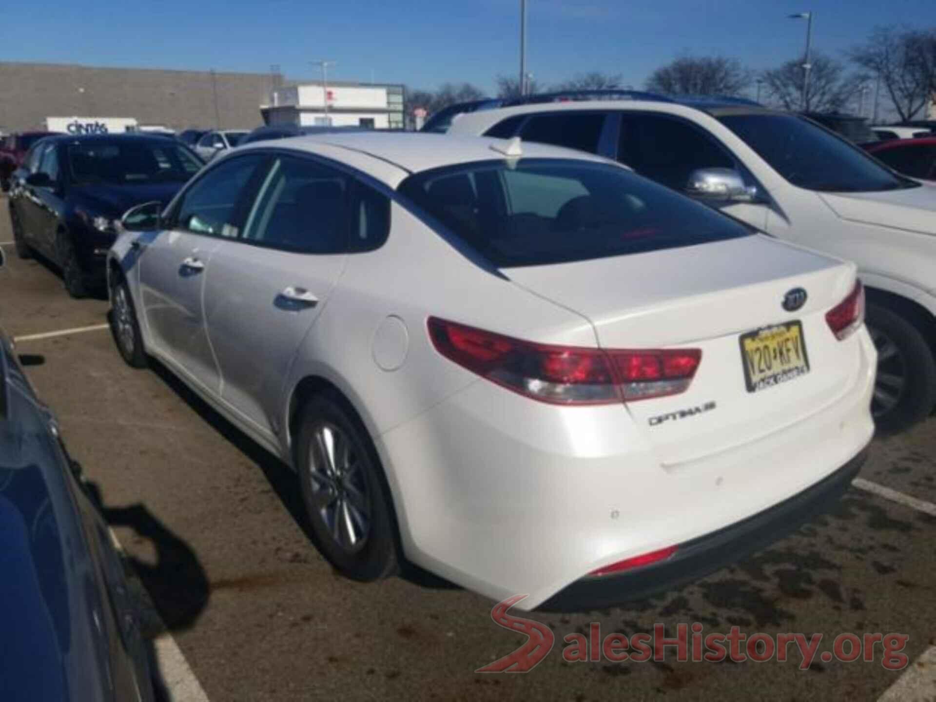 KNAGT4L3XJ5236028 2018 KIA OPTIMA