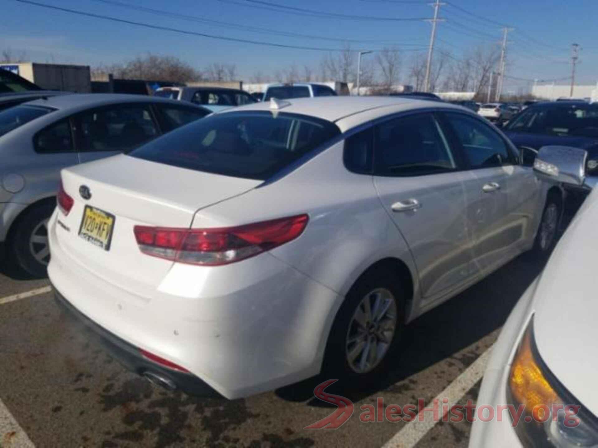 KNAGT4L3XJ5236028 2018 KIA OPTIMA