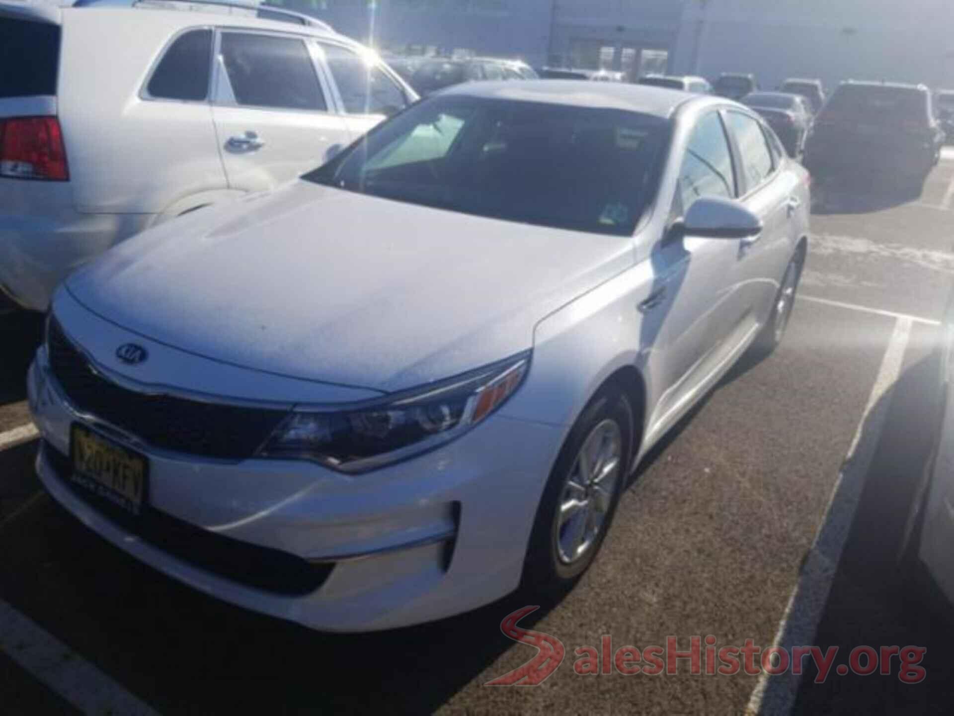 KNAGT4L3XJ5236028 2018 KIA OPTIMA