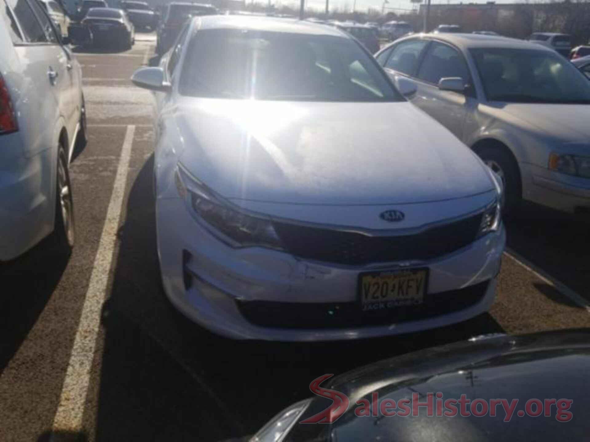 KNAGT4L3XJ5236028 2018 KIA OPTIMA