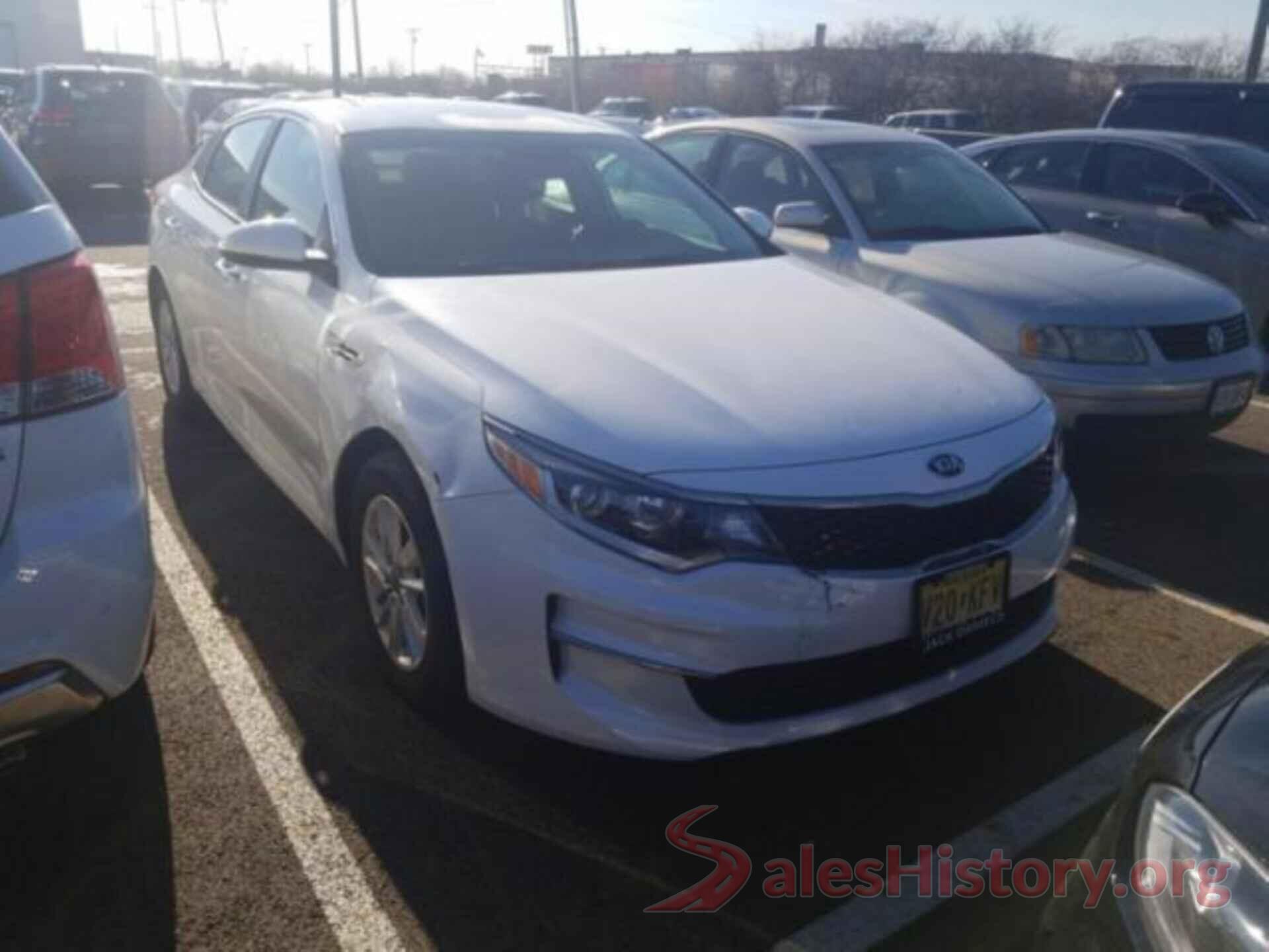 KNAGT4L3XJ5236028 2018 KIA OPTIMA