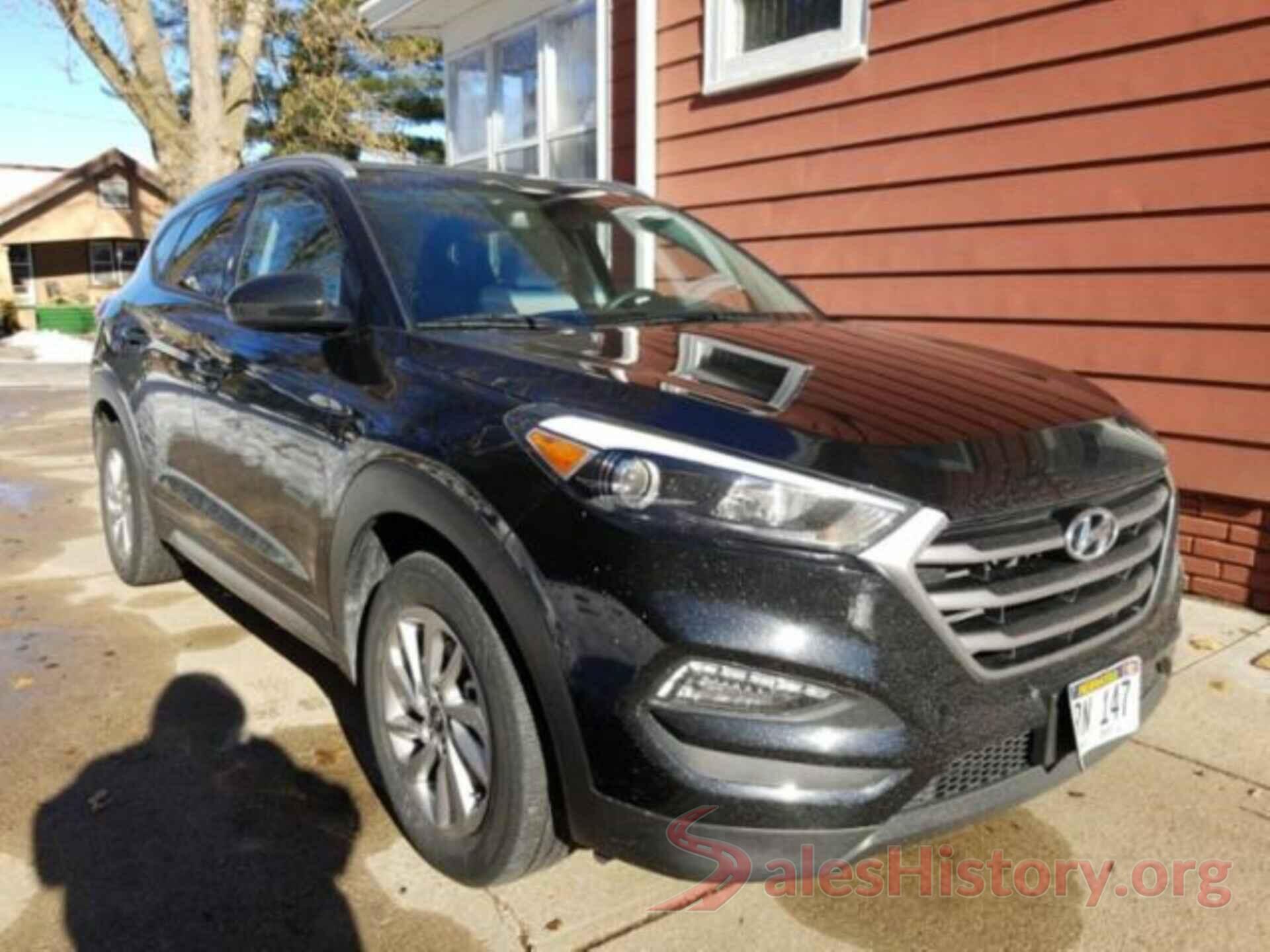 KM8J3CA41HU323651 2017 HYUNDAI TUCSON