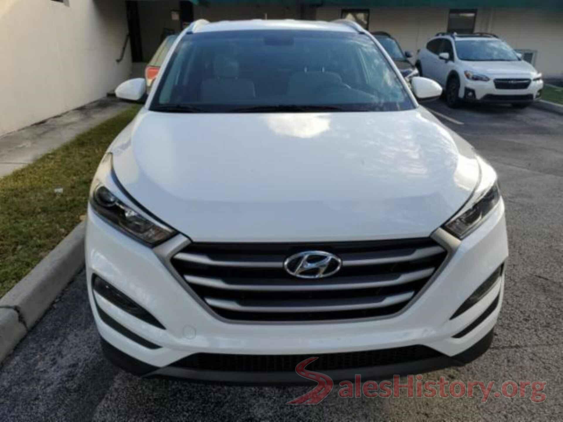 KM8J33A4XHU593686 2017 HYUNDAI TUCSON