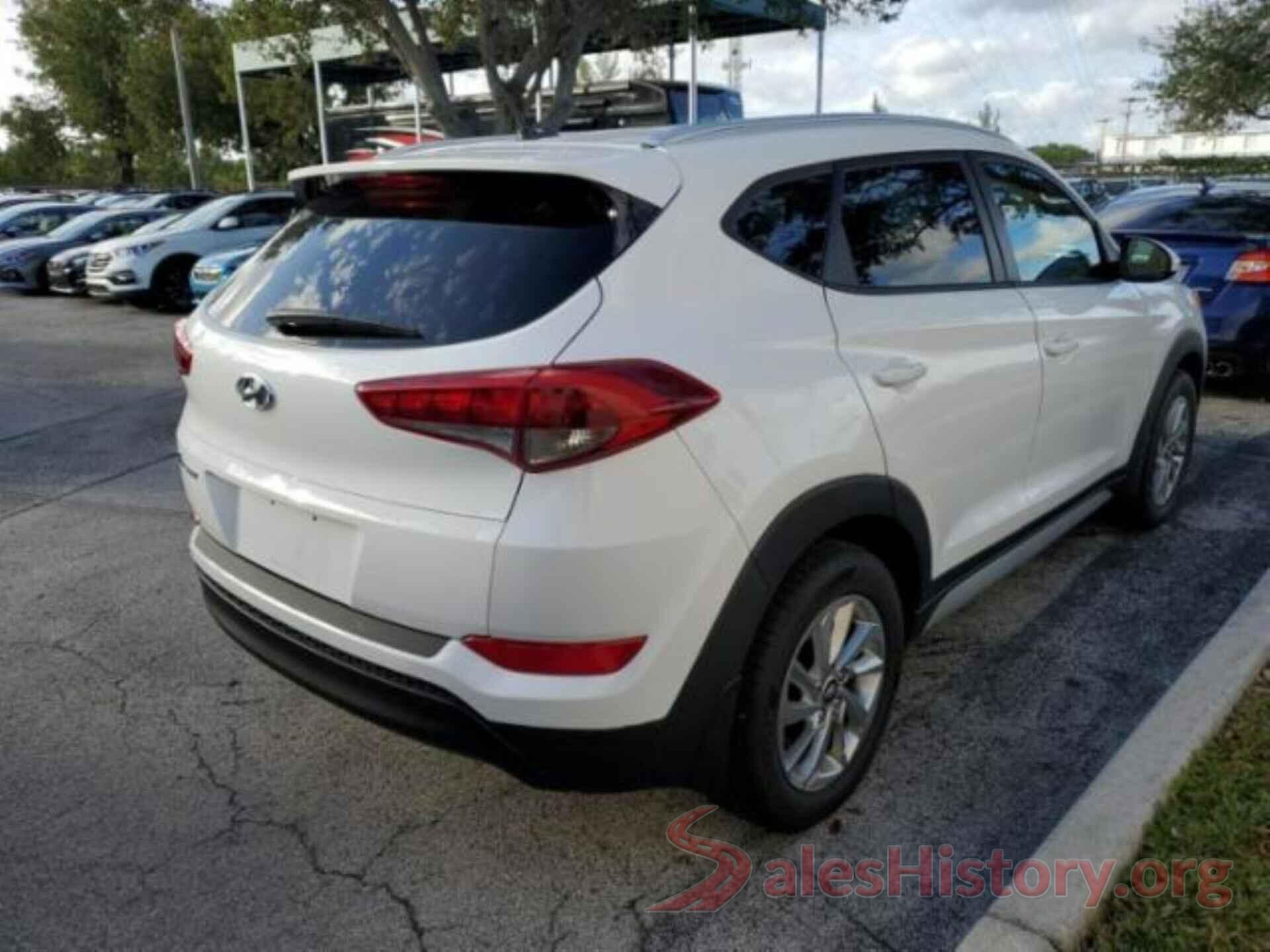 KM8J33A4XHU593686 2017 HYUNDAI TUCSON