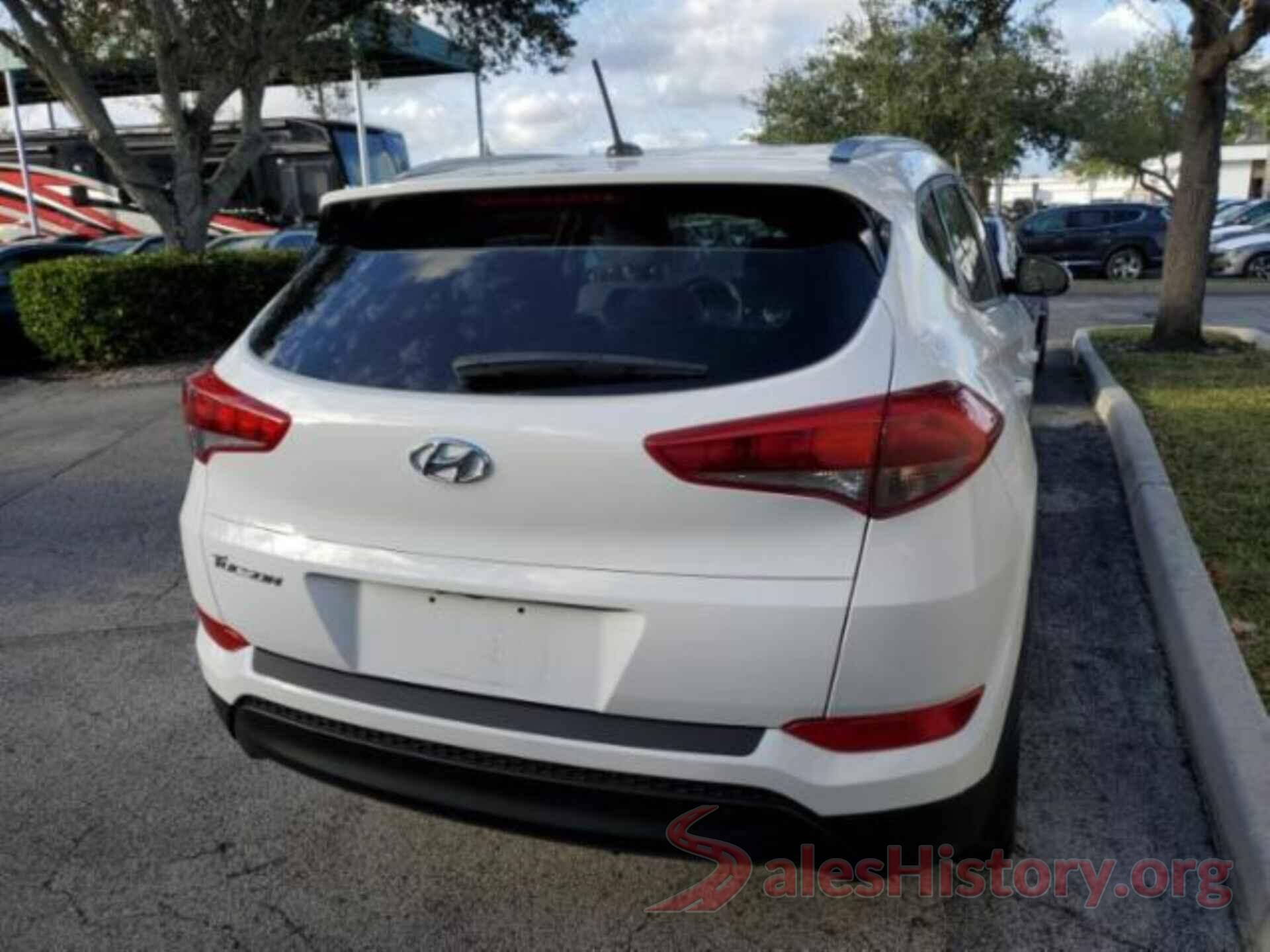 KM8J33A4XHU593686 2017 HYUNDAI TUCSON