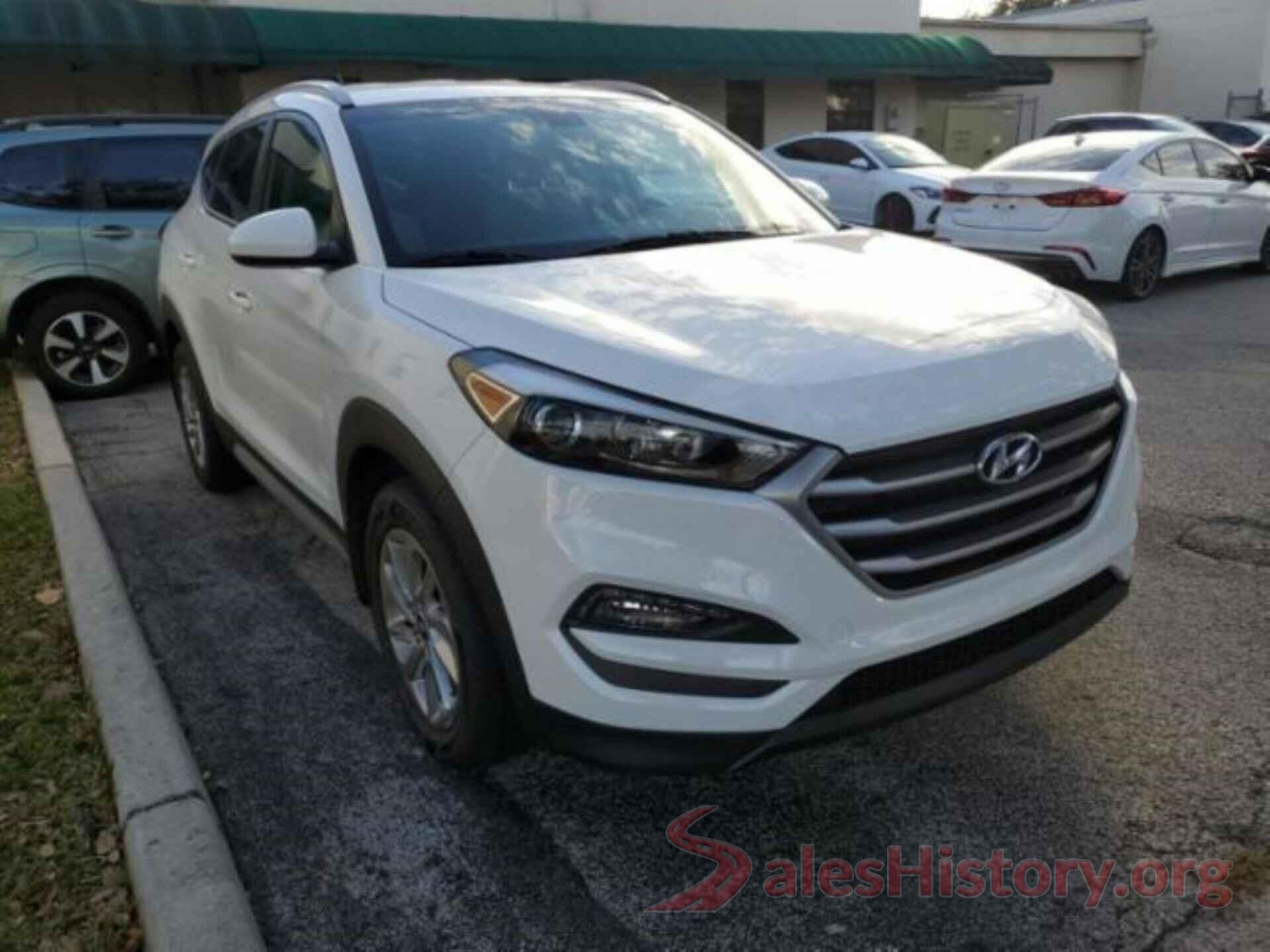 KM8J33A4XHU593686 2017 HYUNDAI TUCSON