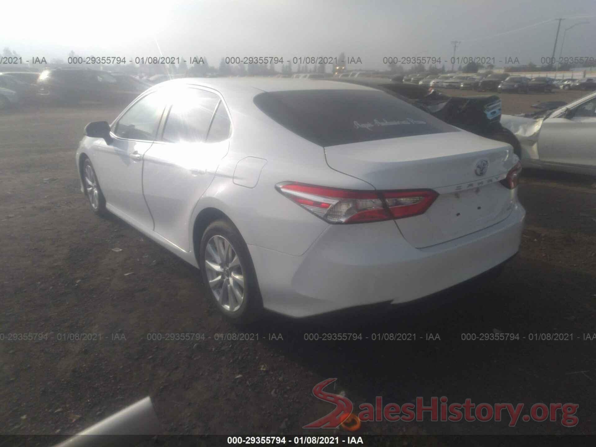 4T1B11HK1JU520697 2018 TOYOTA CAMRY