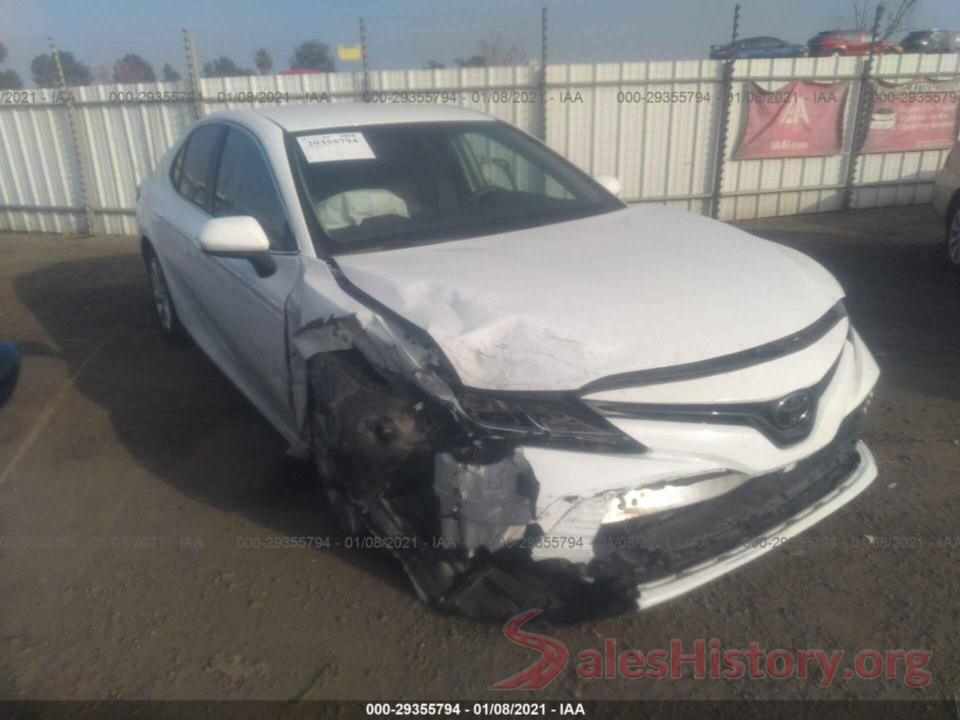 4T1B11HK1JU520697 2018 TOYOTA CAMRY