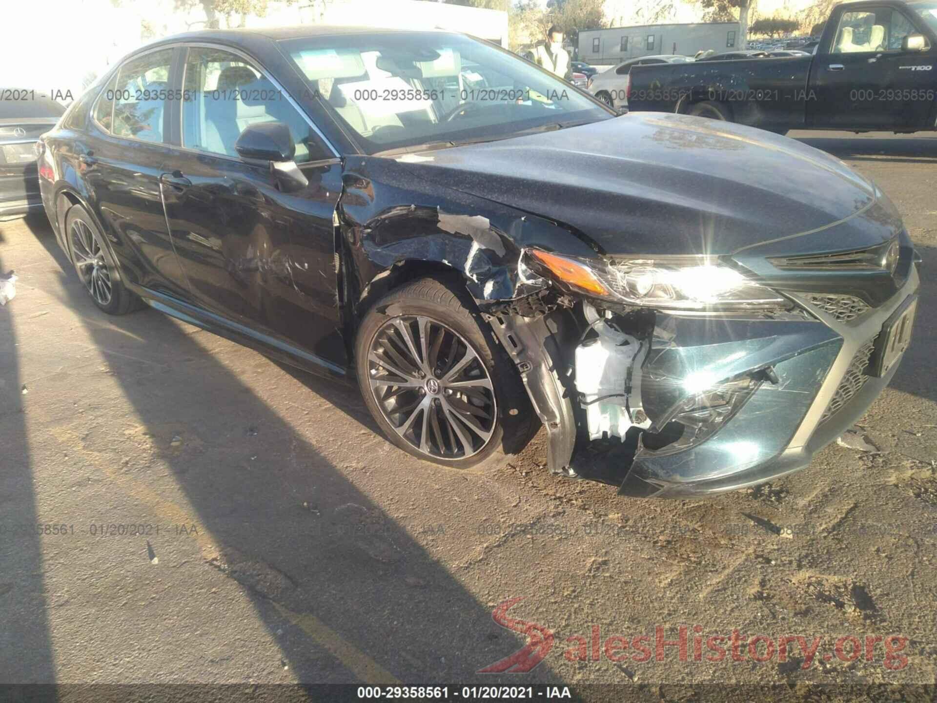 4T1B11HK2JU639939 2018 TOYOTA CAMRY