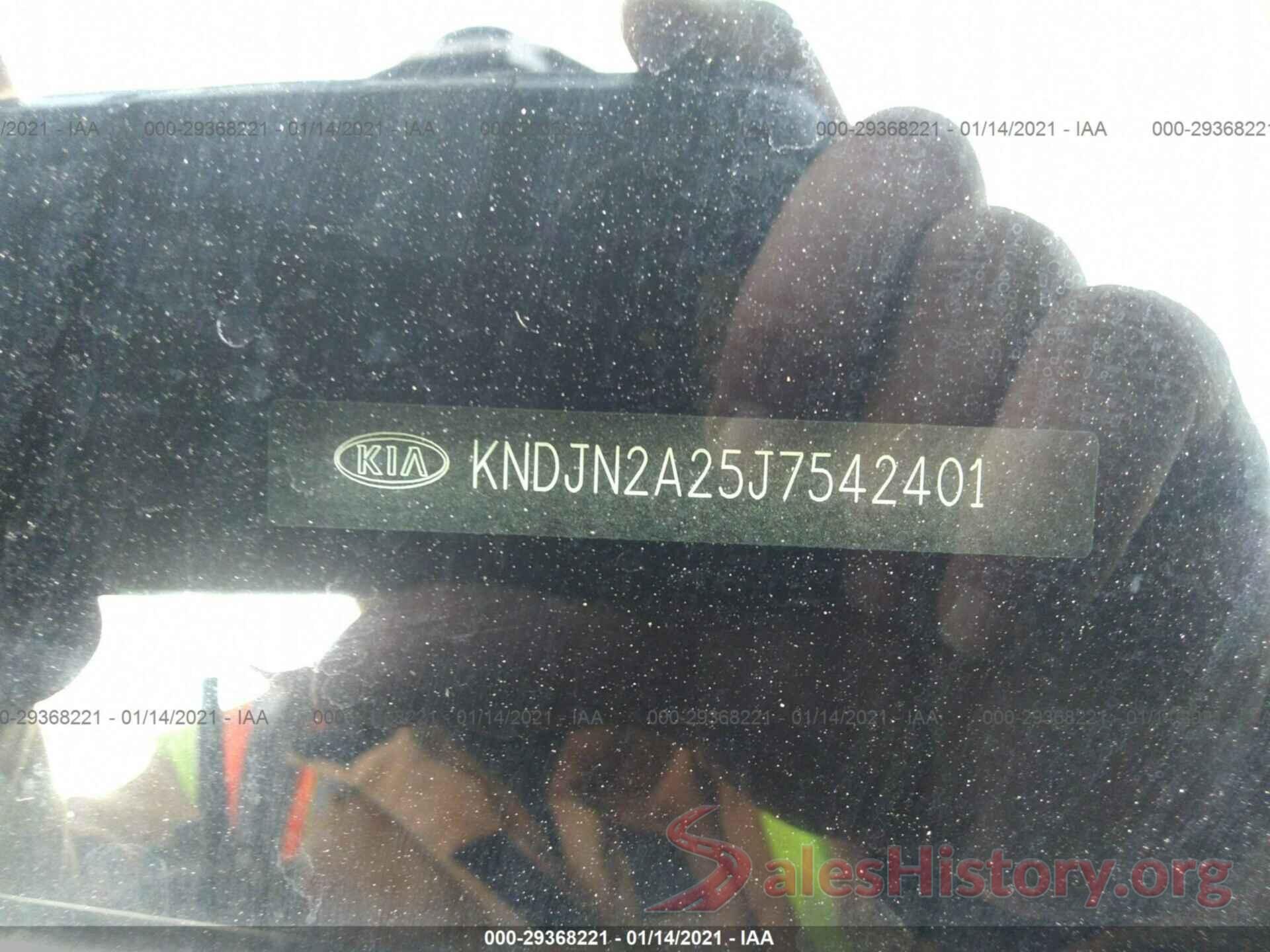 KNDJN2A25J7542401 2018 KIA SOUL