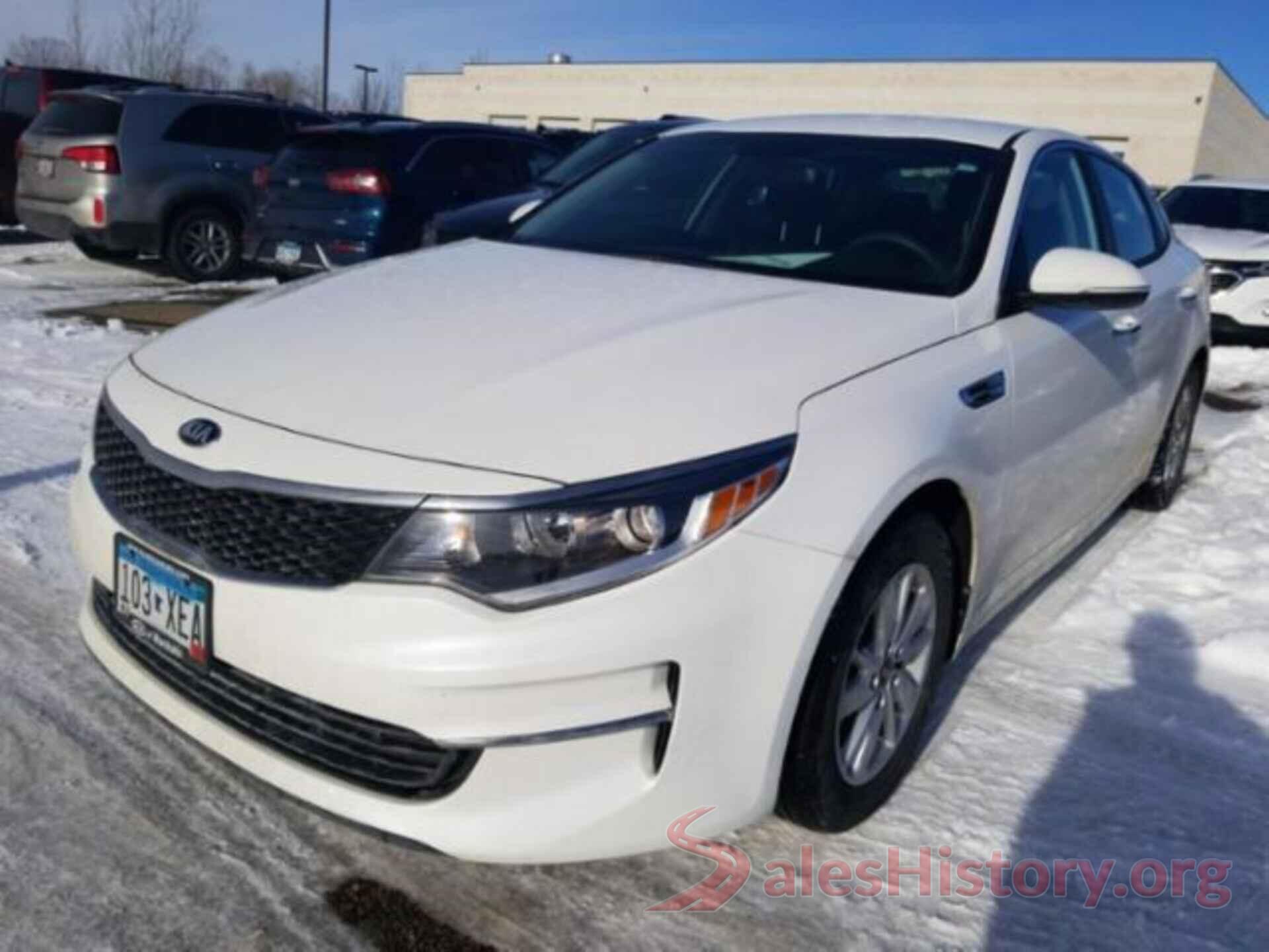 KNAGT4L3XH5161213 2017 KIA OPTIMA