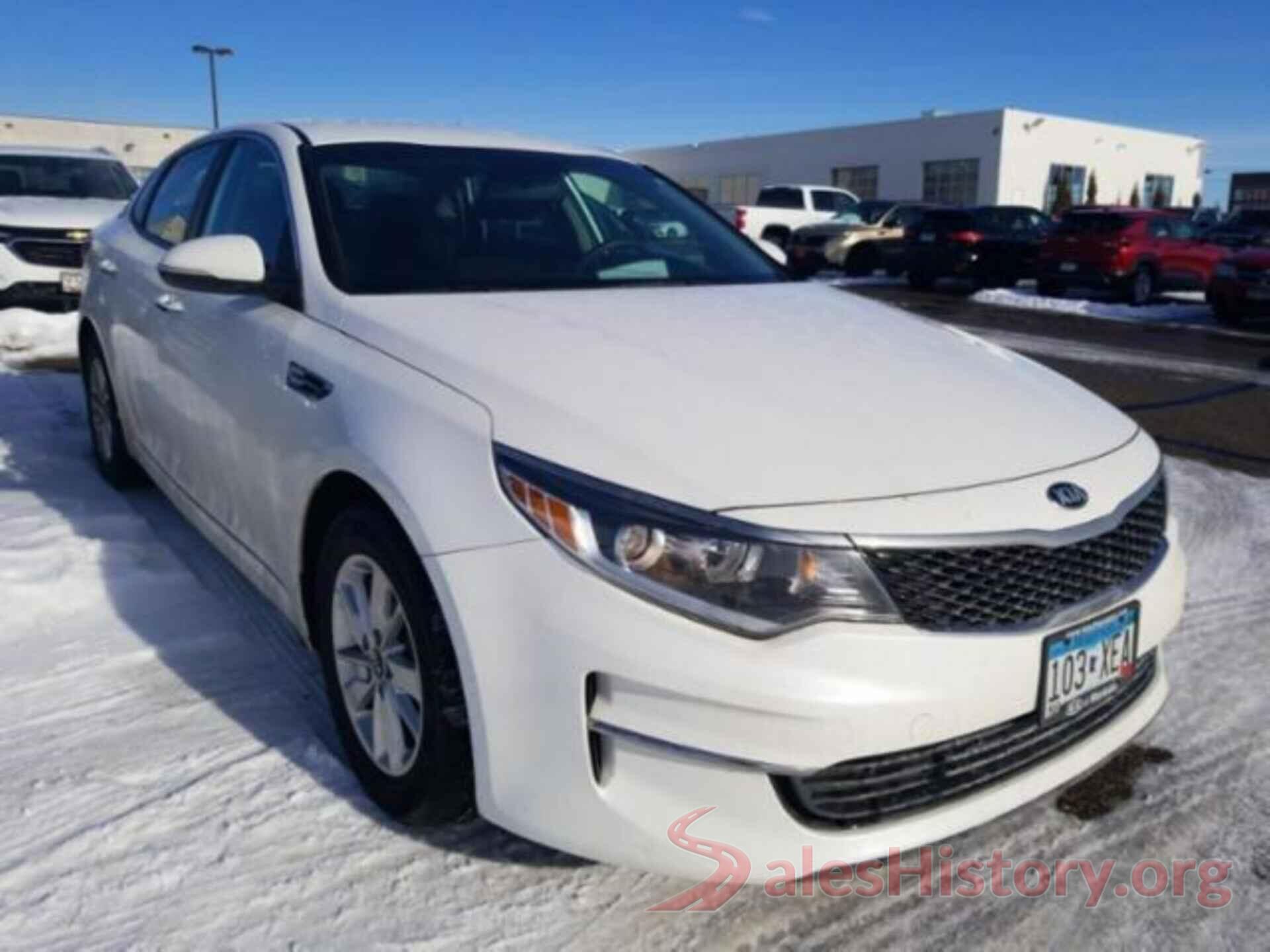 KNAGT4L3XH5161213 2017 KIA OPTIMA