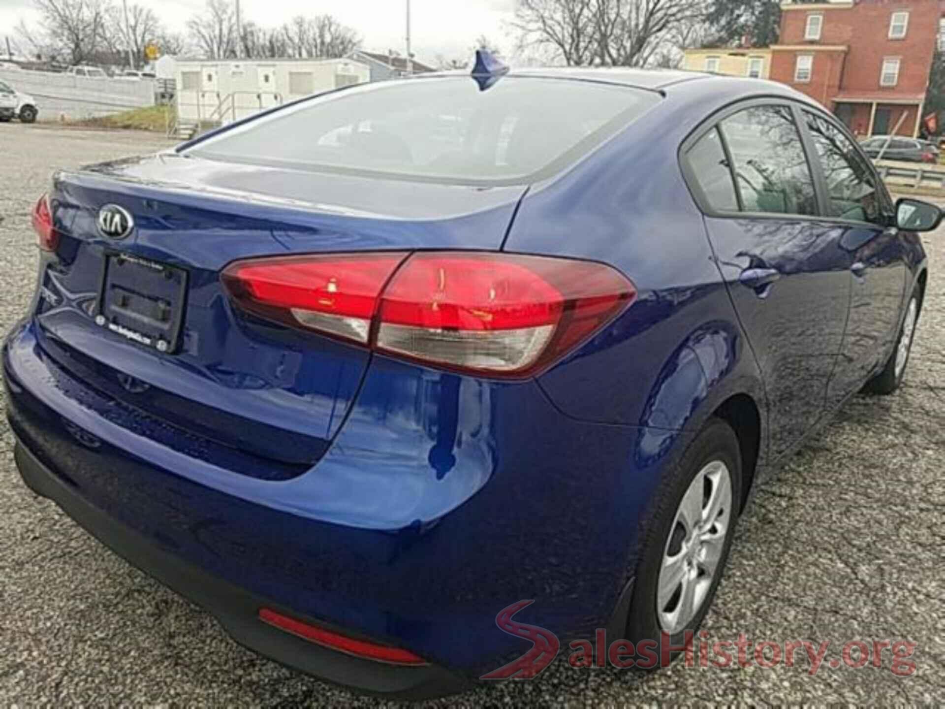 3KPFK4A77JE182375 2018 KIA FORTE