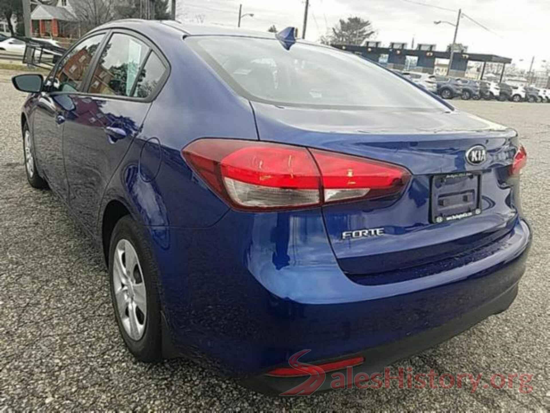 3KPFK4A77JE182375 2018 KIA FORTE