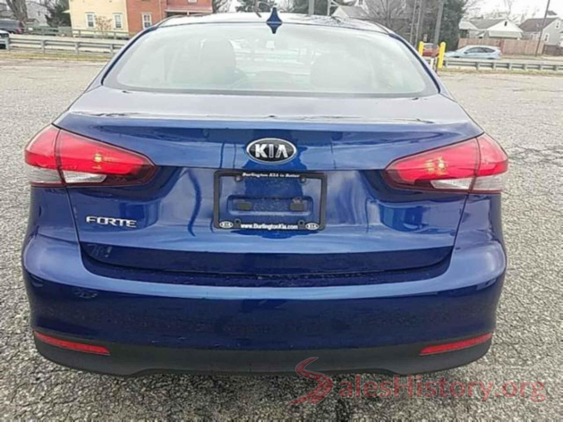 3KPFK4A77JE182375 2018 KIA FORTE