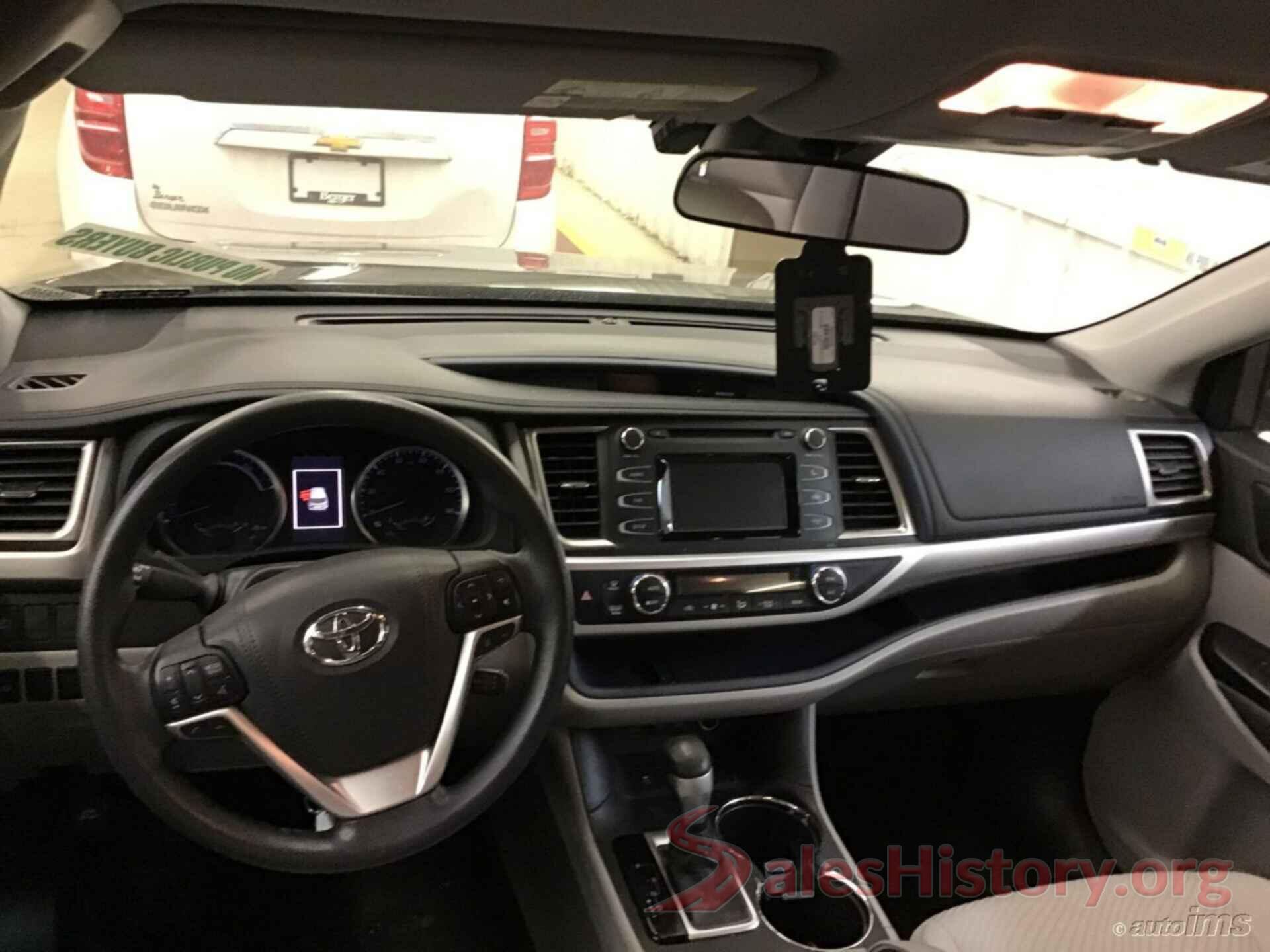 5TDBGRFH9JS048763 2018 TOYOTA HIGHLANDER