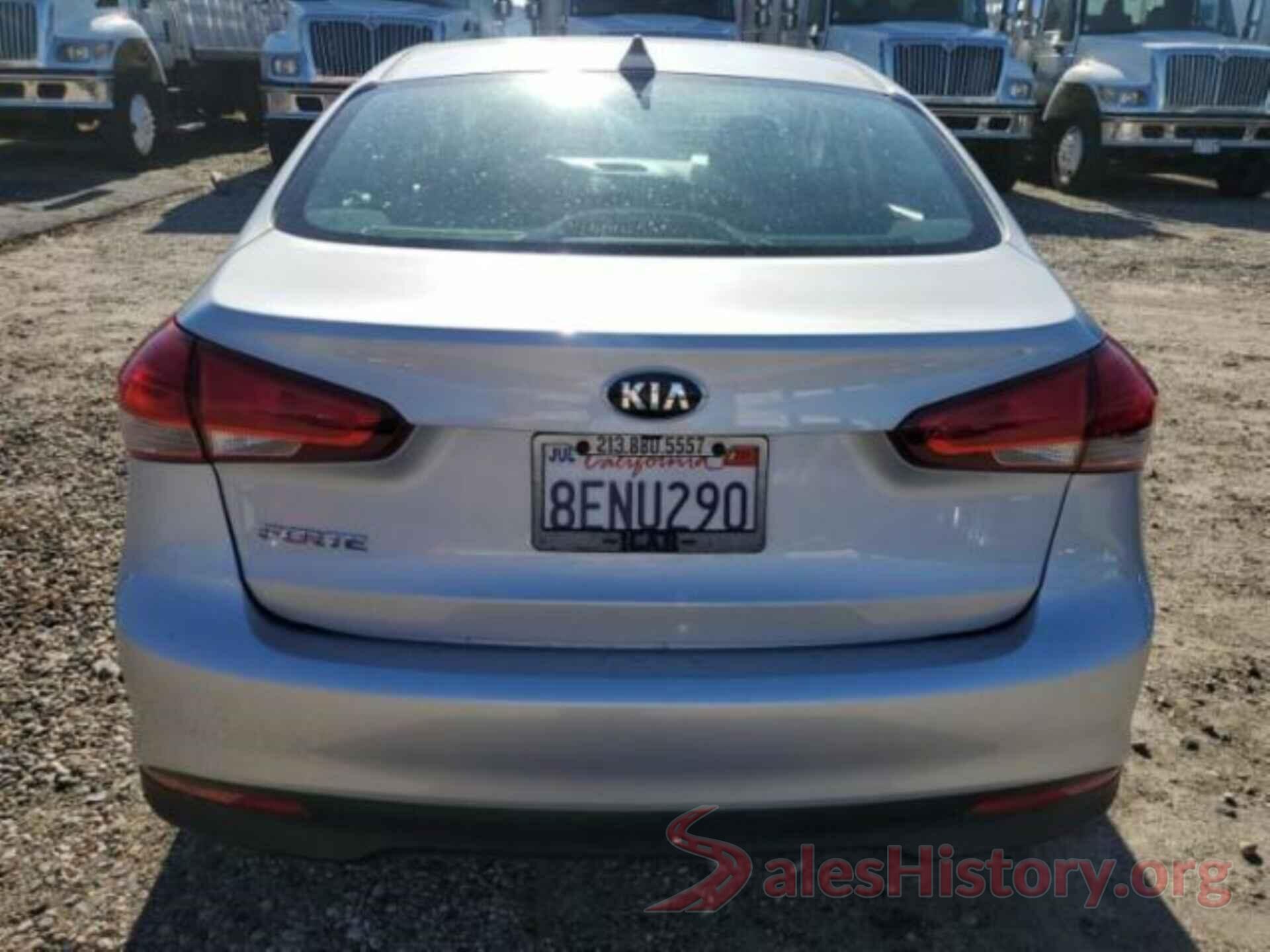 3KPFL4A71JE277768 2018 KIA FORTE