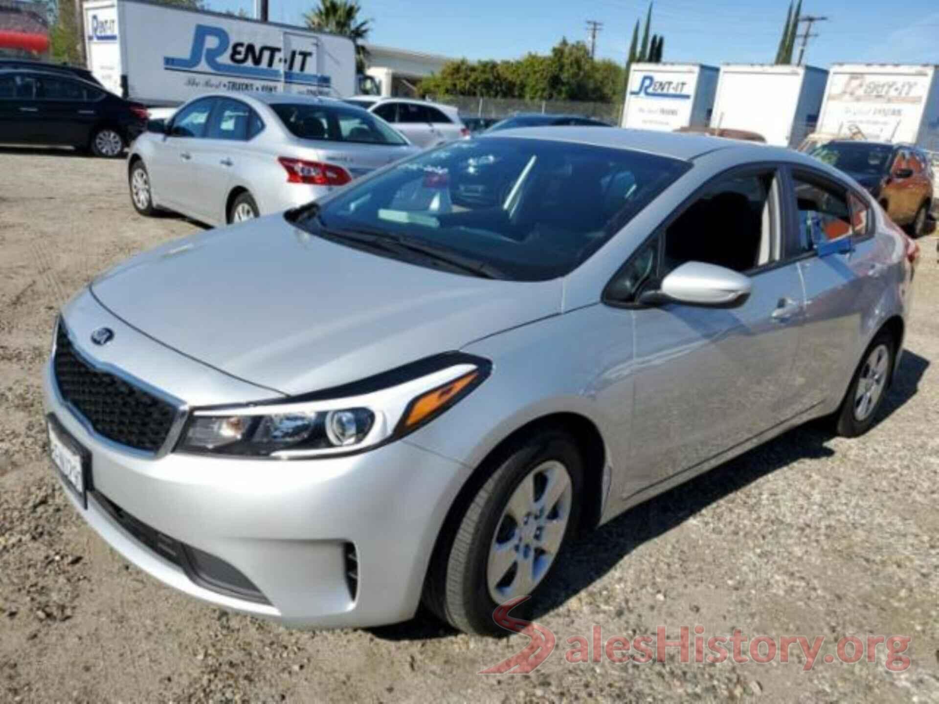 3KPFL4A71JE277768 2018 KIA FORTE