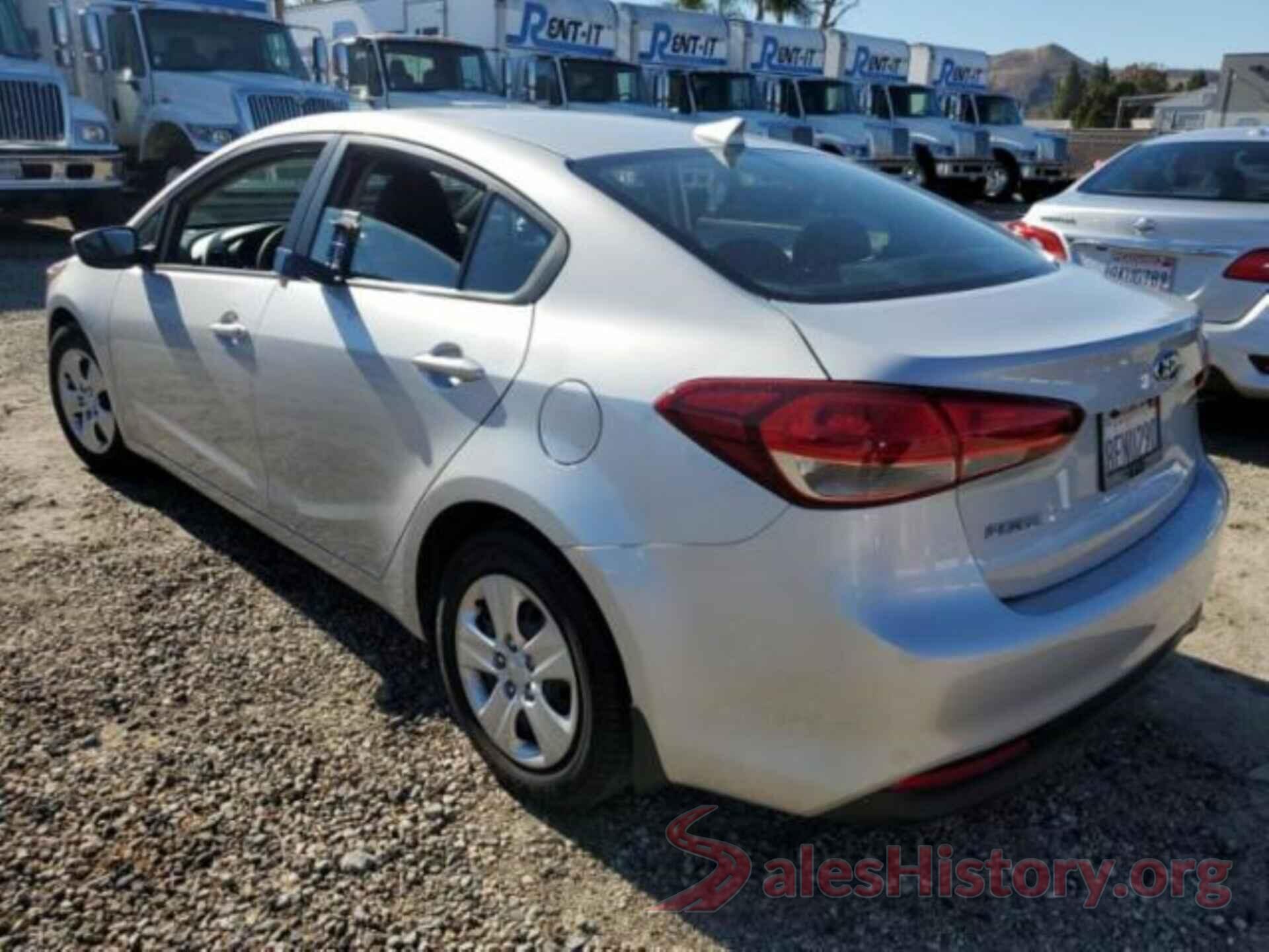 3KPFL4A71JE277768 2018 KIA FORTE