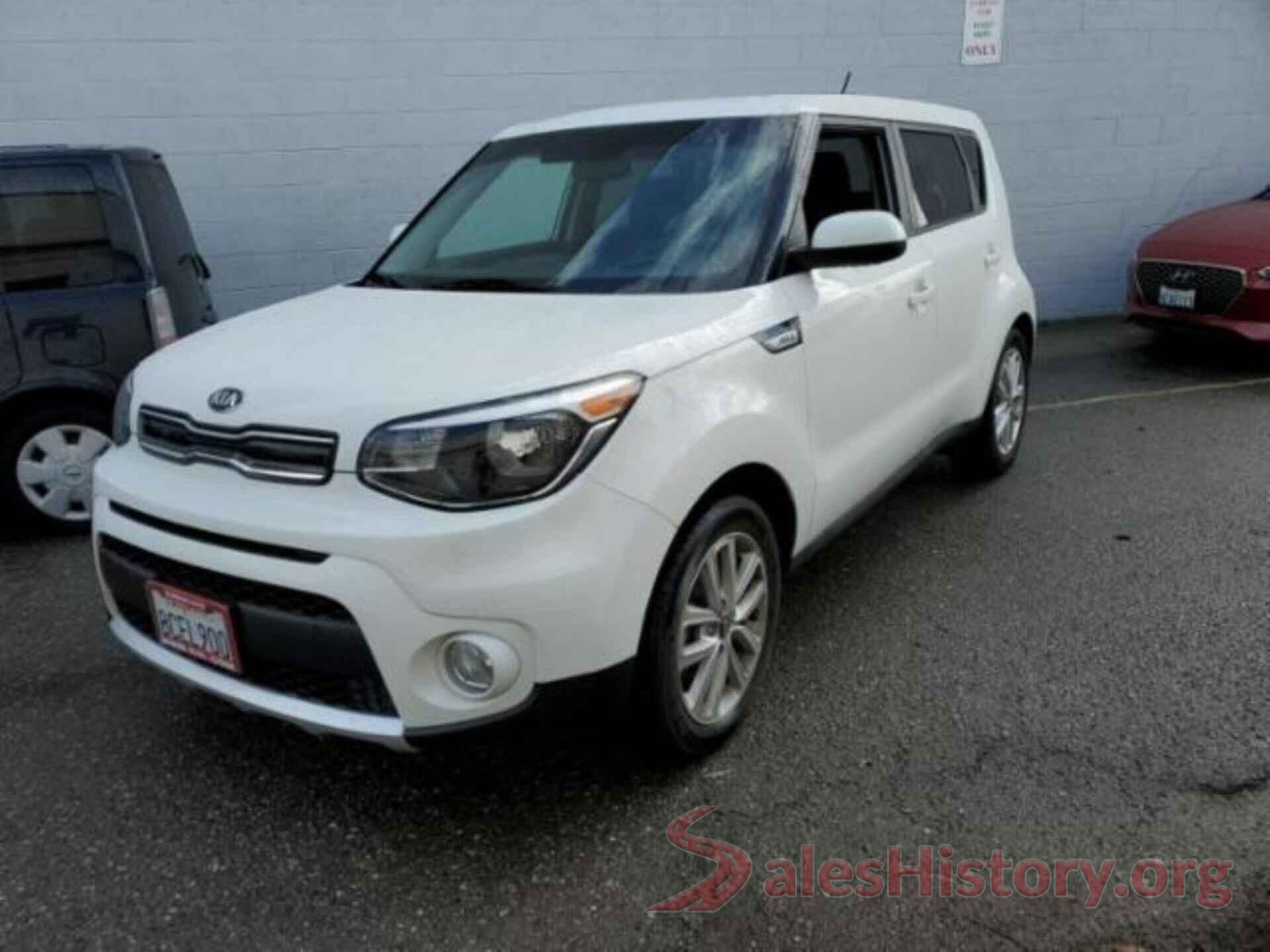 KNDJP3A56J7558374 2018 KIA SOUL