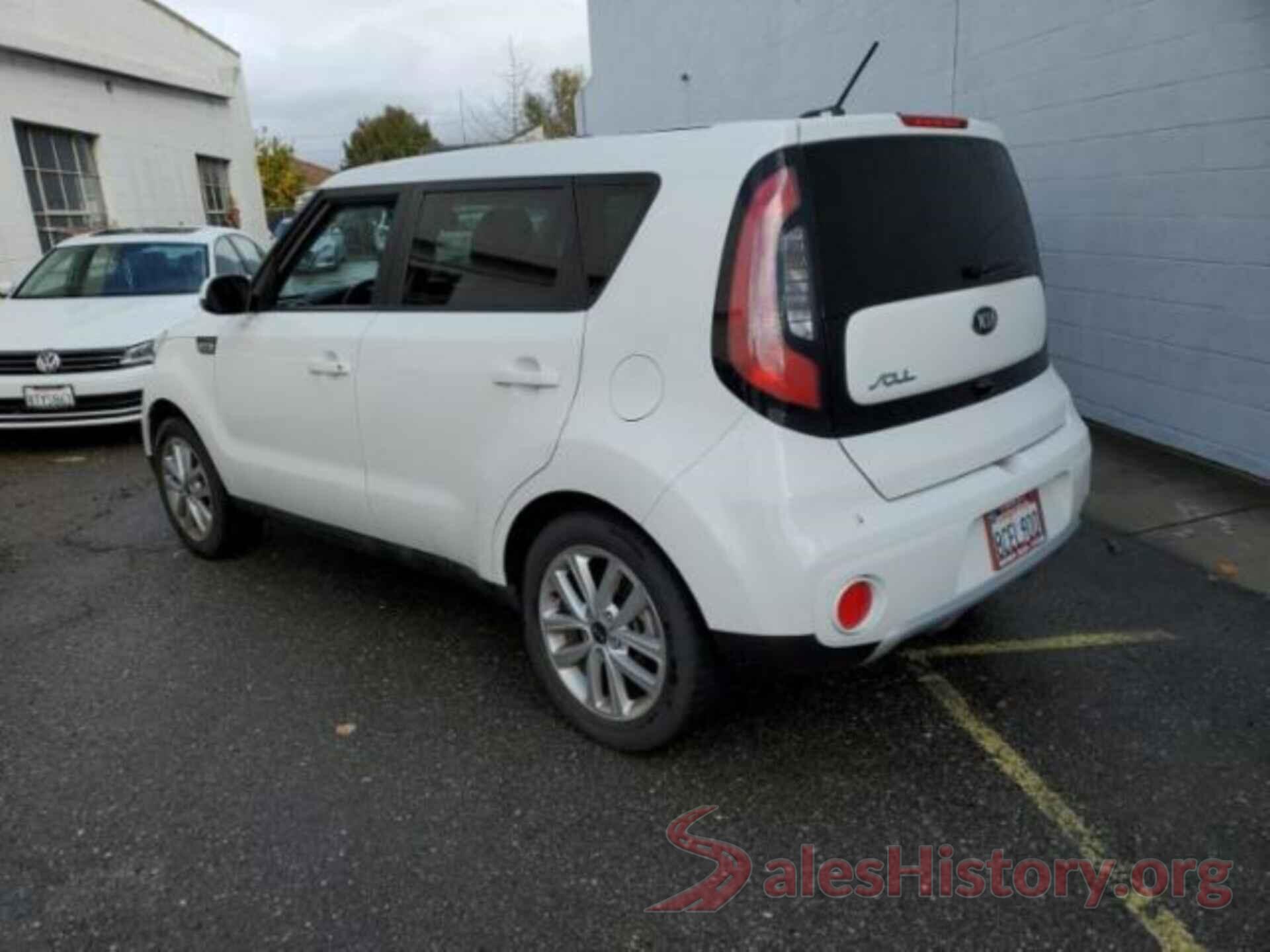 KNDJP3A56J7558374 2018 KIA SOUL