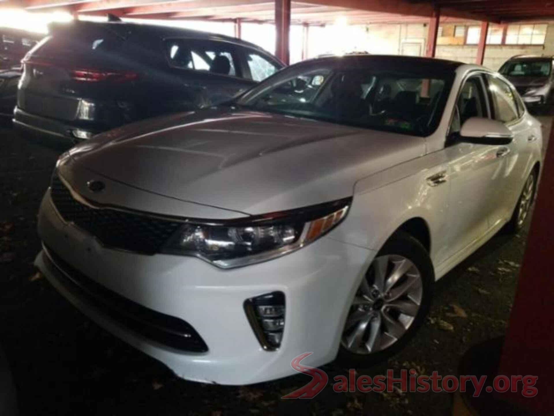 5XXGT4L30JG240670 2018 KIA OPTIMA