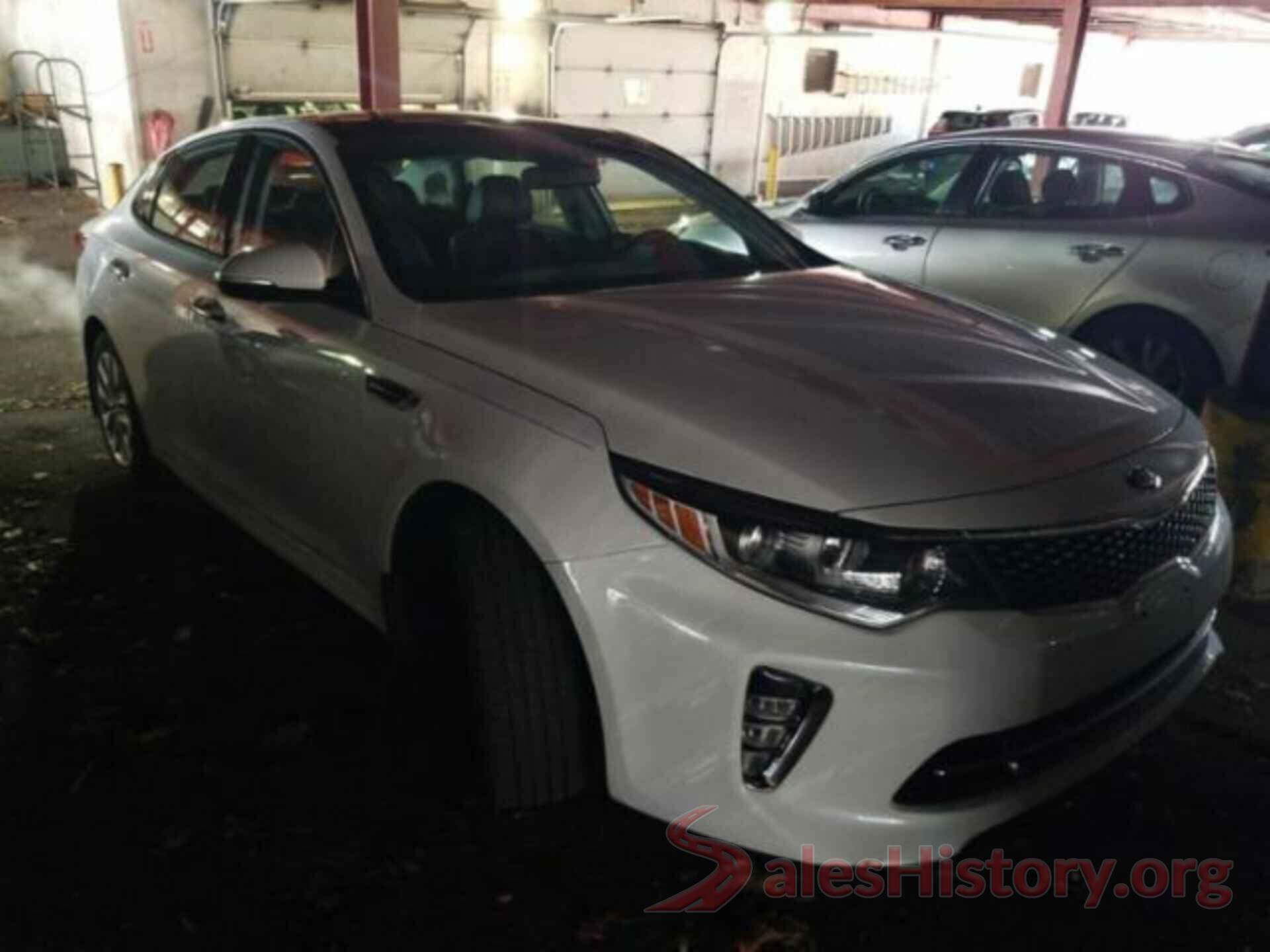 5XXGT4L30JG240670 2018 KIA OPTIMA