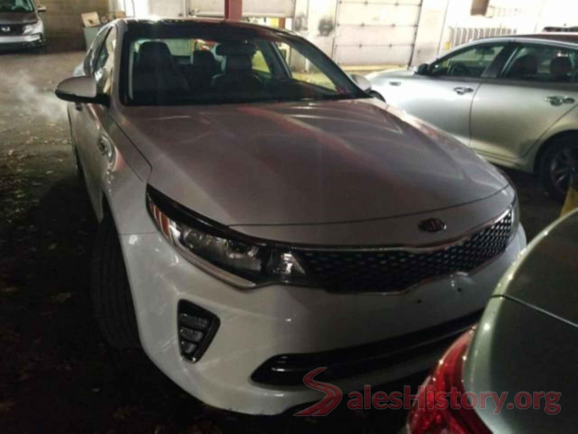 5XXGT4L30JG240670 2018 KIA OPTIMA