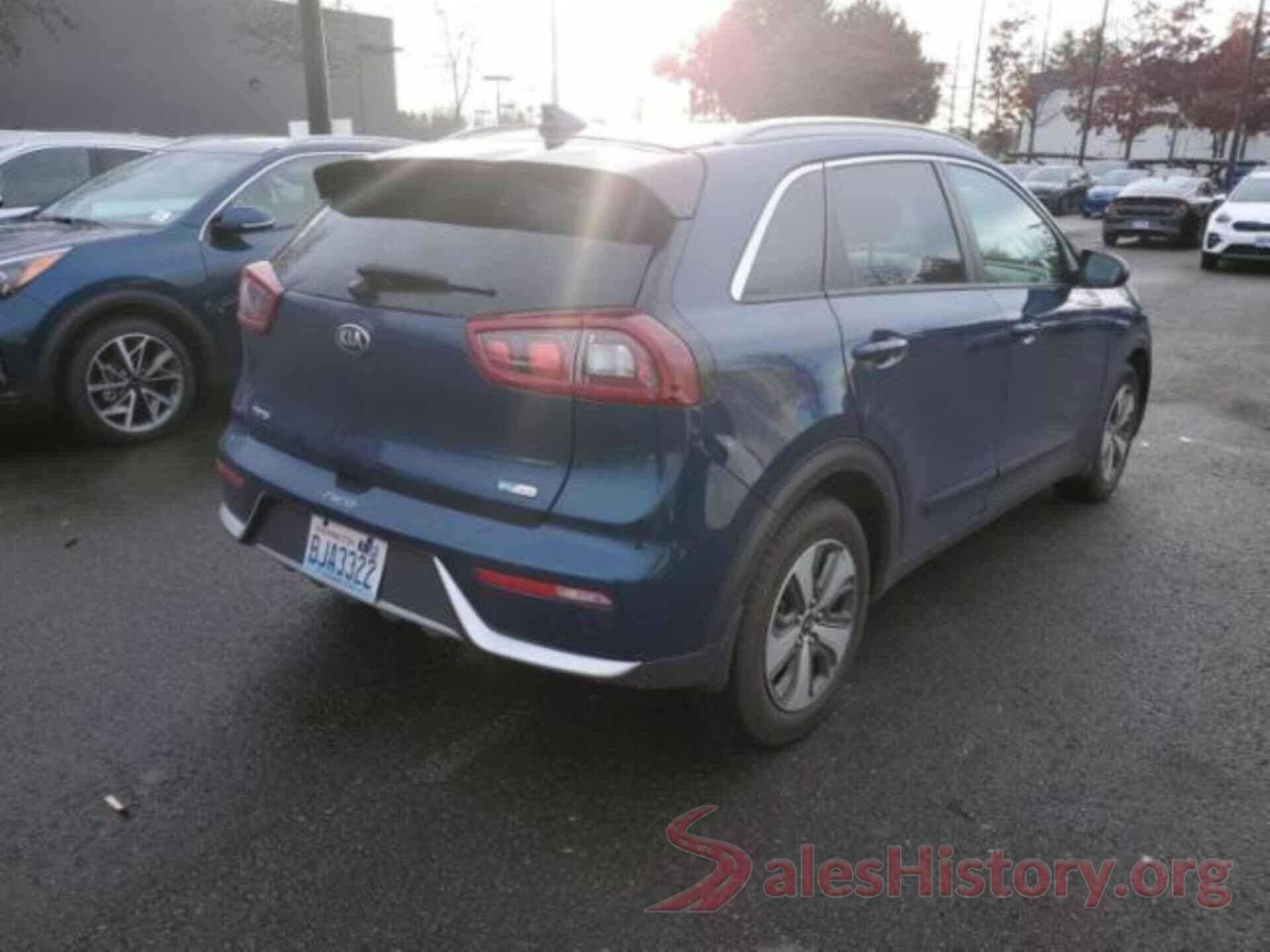 KNDCB3LC6J5132666 2018 KIA NIRO