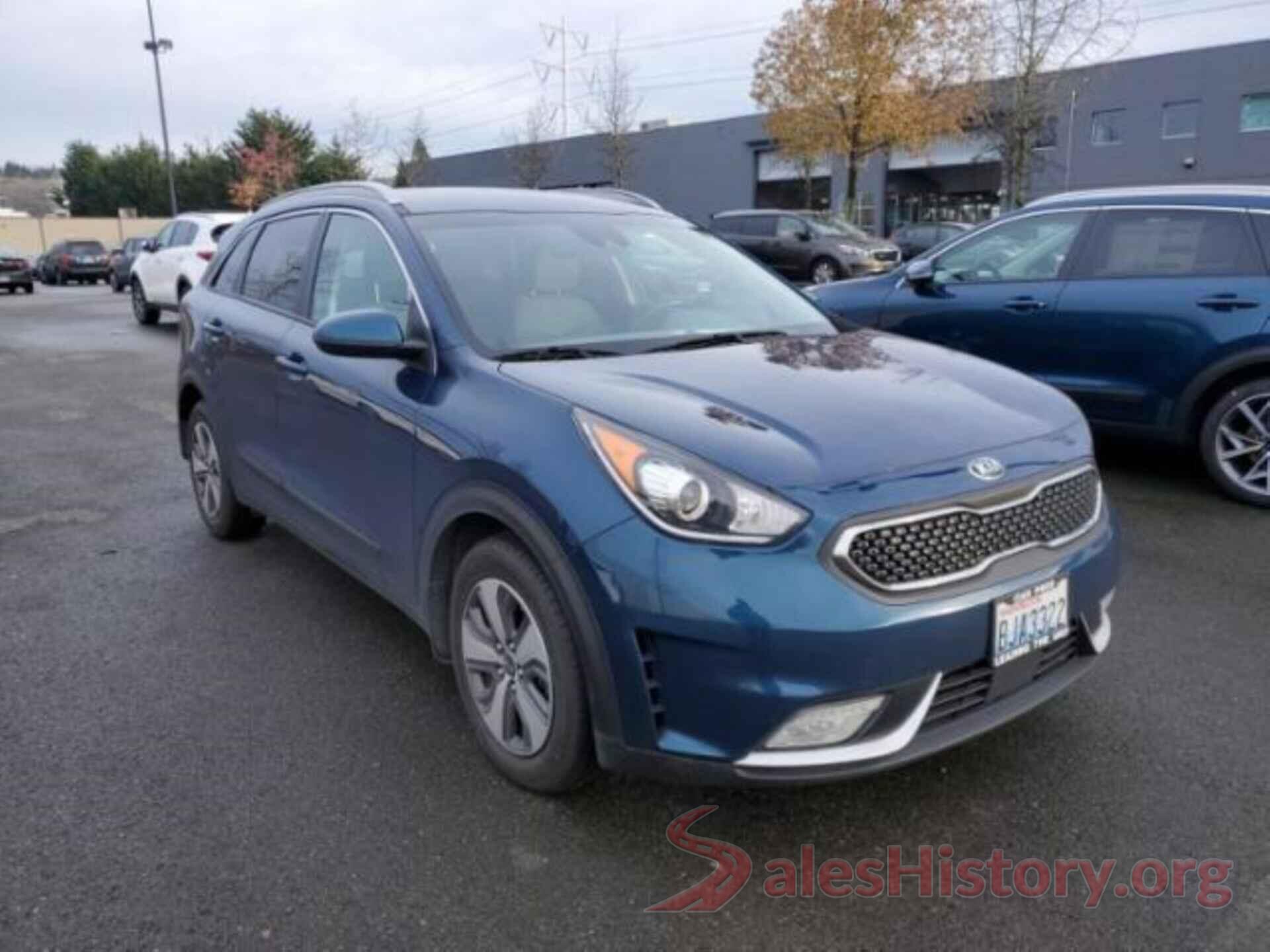 KNDCB3LC6J5132666 2018 KIA NIRO