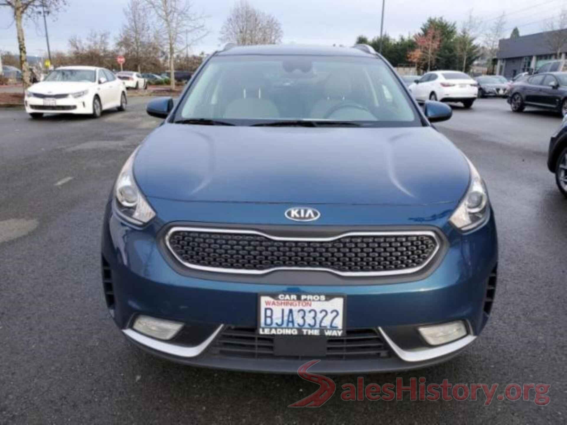 KNDCB3LC6J5132666 2018 KIA NIRO